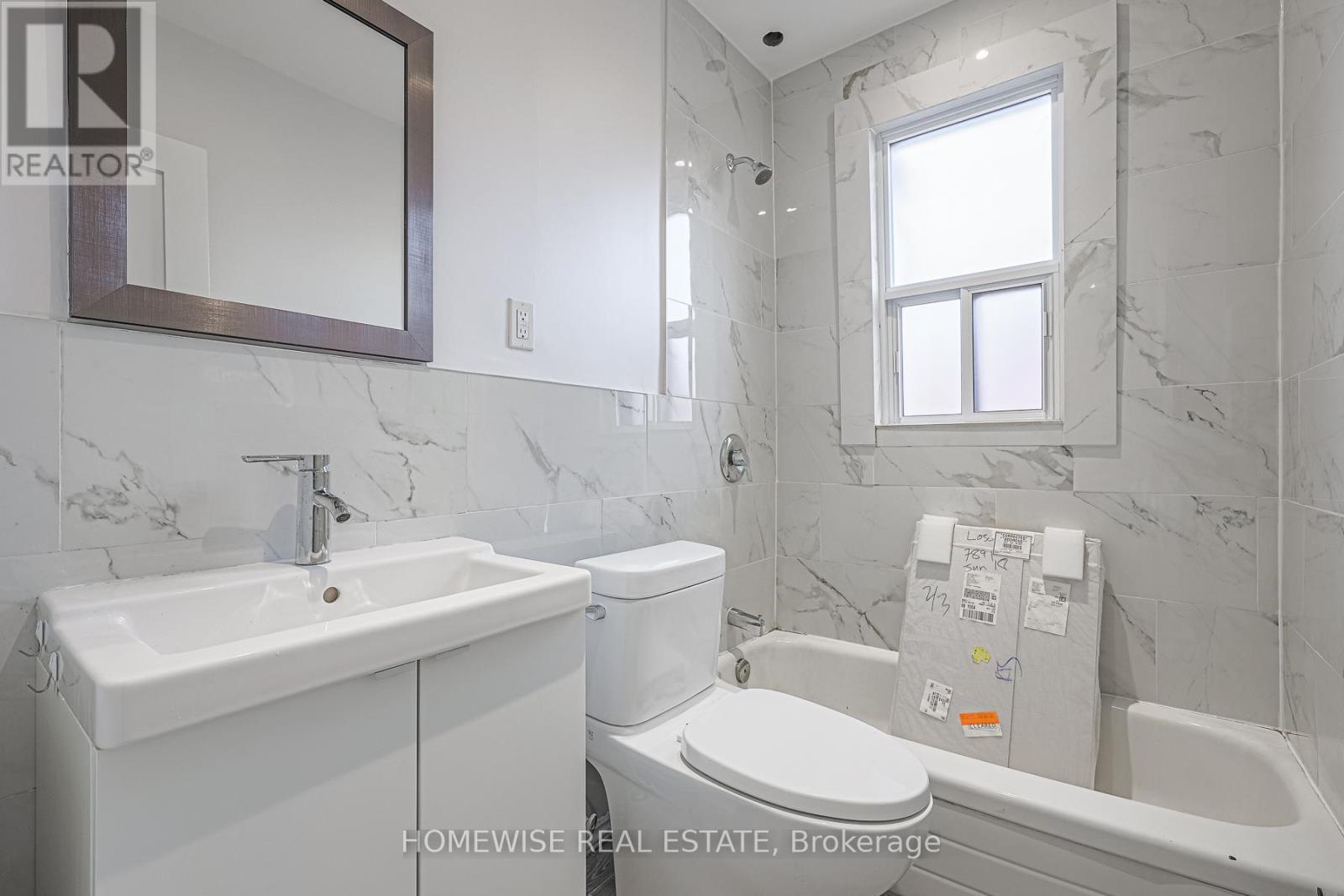 1 - 2066 Yonge Street, Toronto, Ontario  M4S 2A3 - Photo 13 - C12495216