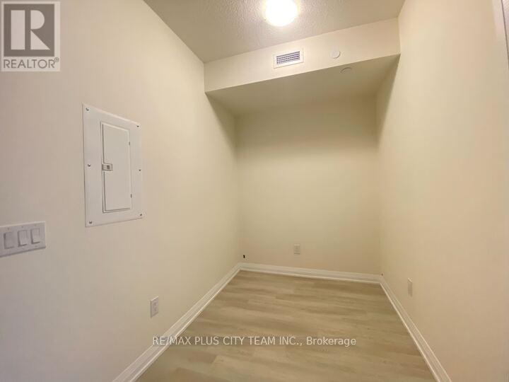 705 - 3260 Sheppard Avenue E, Toronto, Ontario  M1T 3K3 - Photo 4 - E12494954