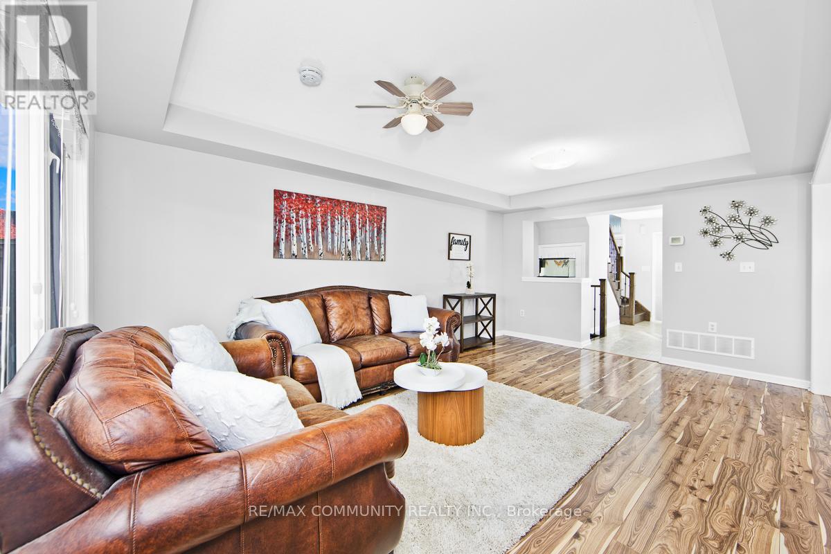 178 Dougherty Crescent, Whitchurch-Stouffville (Stouffville), Ontario  L4A 0A6 - Photo 7 - N12494992