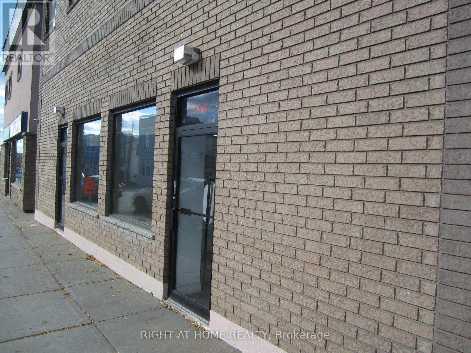 #A - 18 WELLINGTON STREET E, Aurora, Ontario