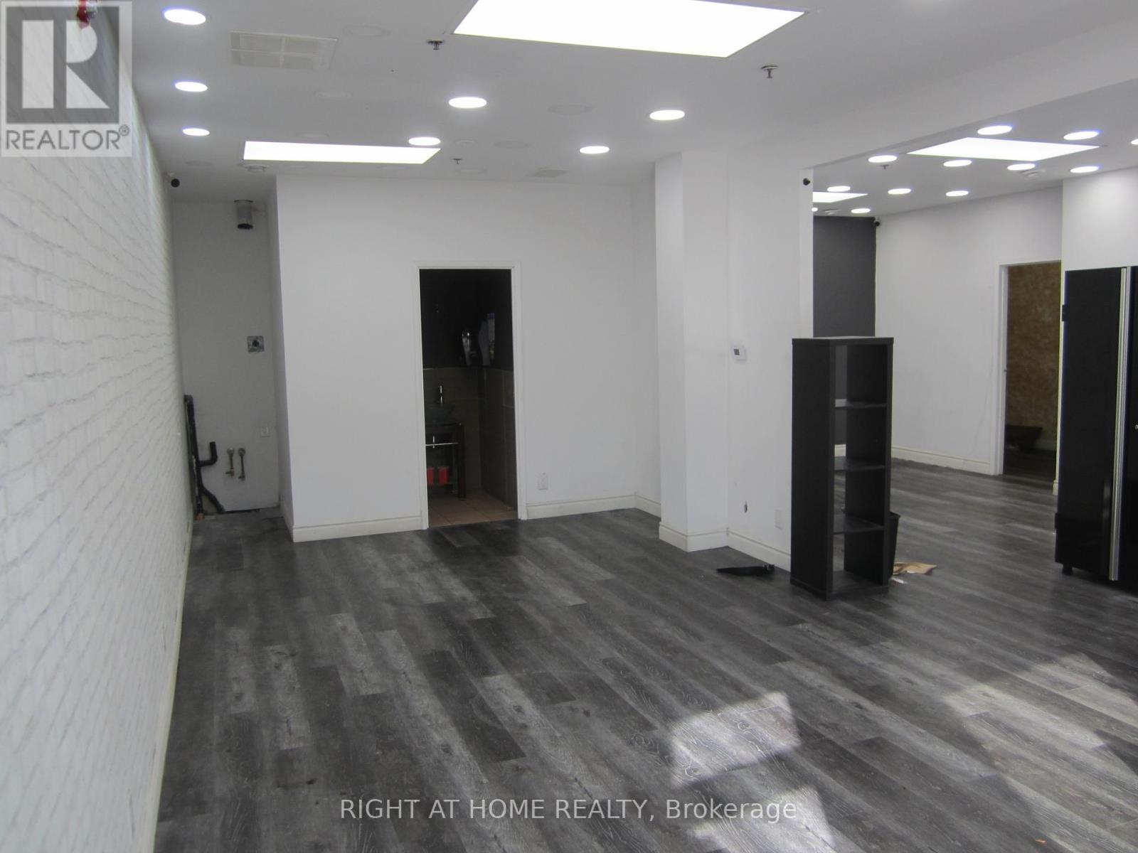 #a - 18 Wellington Street E, Aurora, Ontario  L4G 1H5 - Photo 4 - N12495196