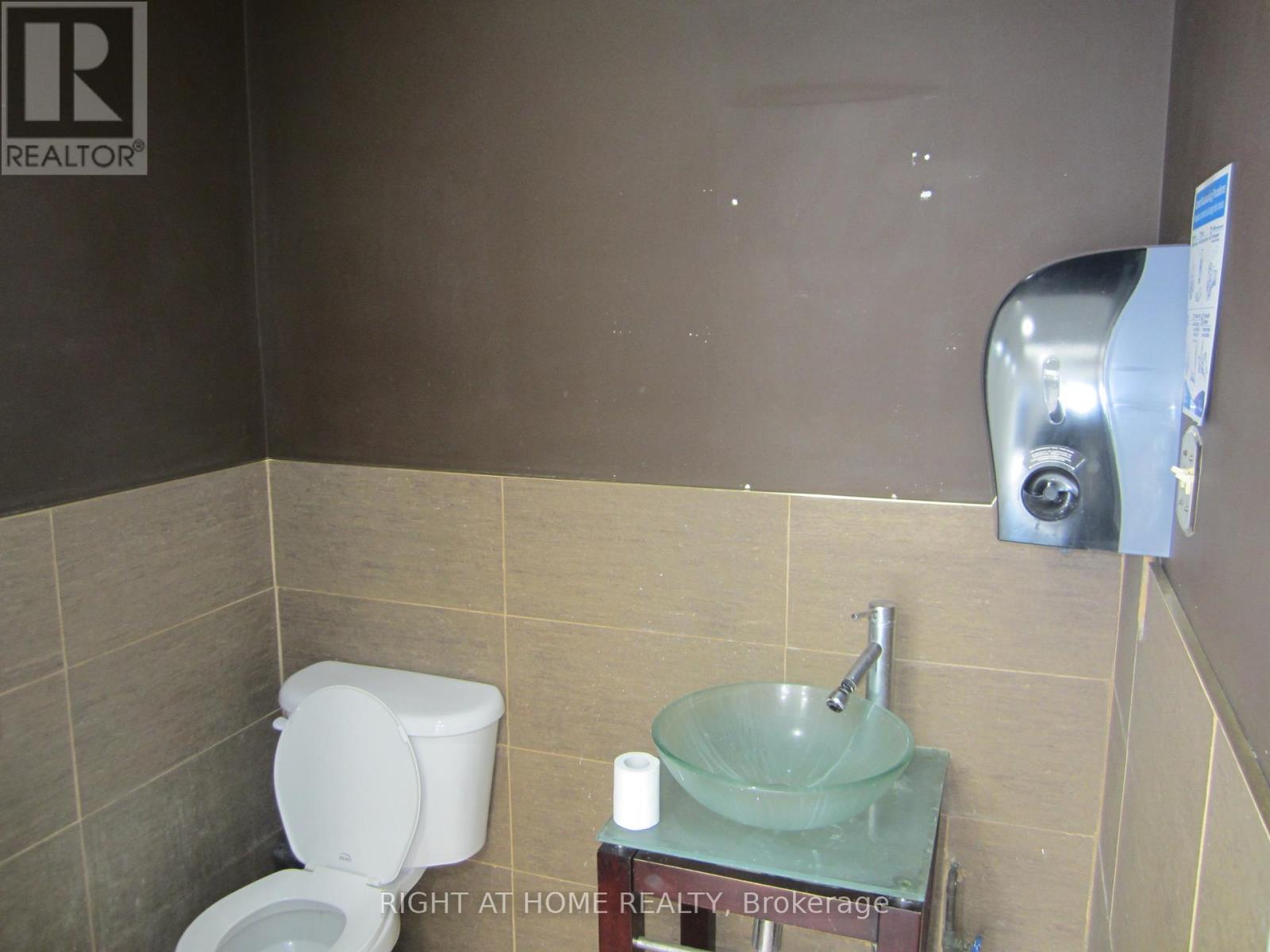 #a - 18 Wellington Street E, Aurora, Ontario  L4G 1H5 - Photo 5 - N12495196