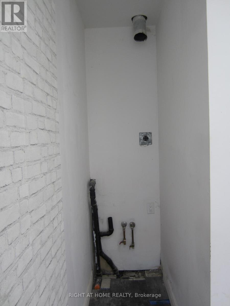 #a - 18 Wellington Street E, Aurora, Ontario  L4G 1H5 - Photo 6 - N12495196