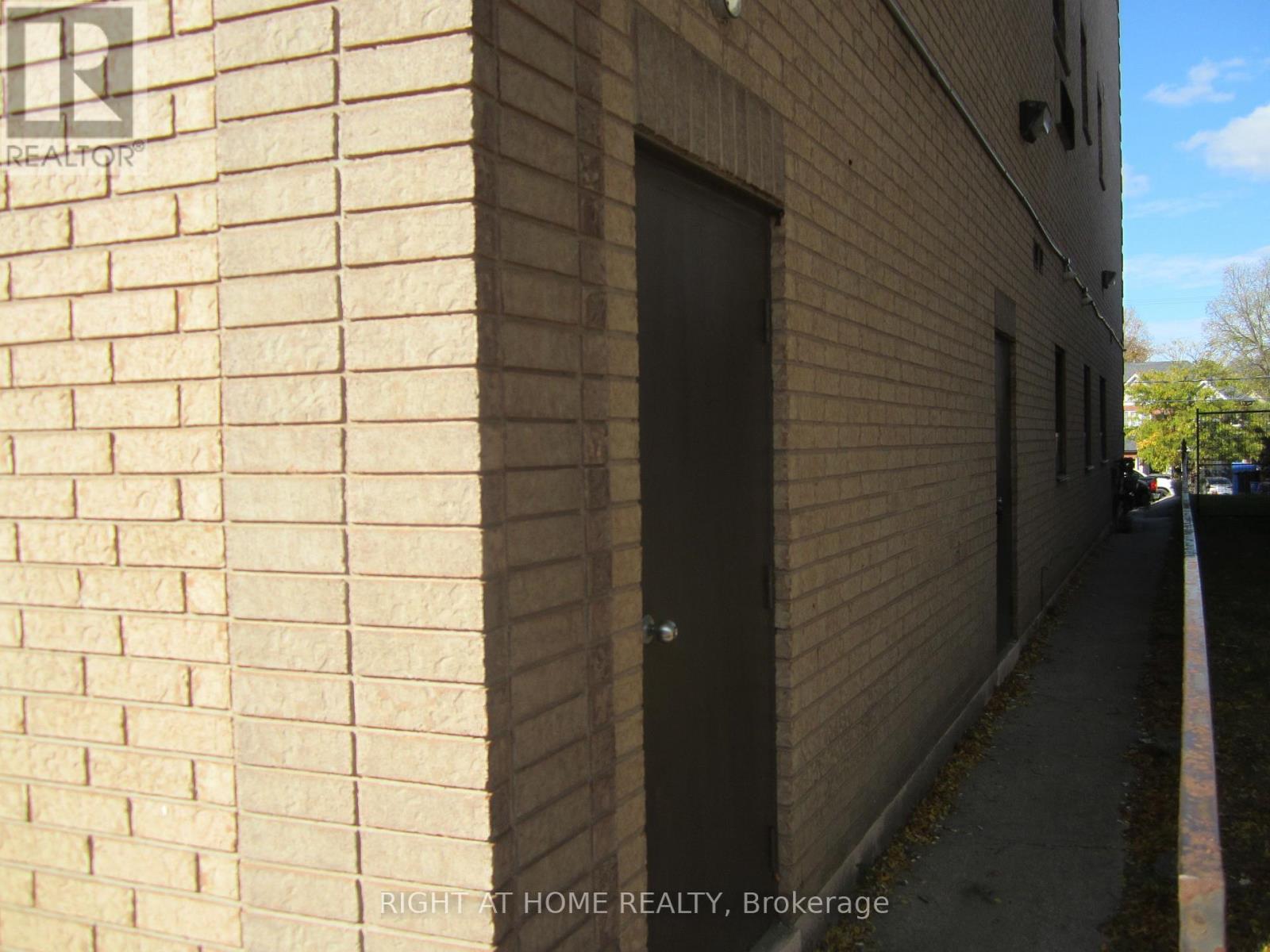 #a - 18 Wellington Street E, Aurora, Ontario  L4G 1H5 - Photo 8 - N12495196