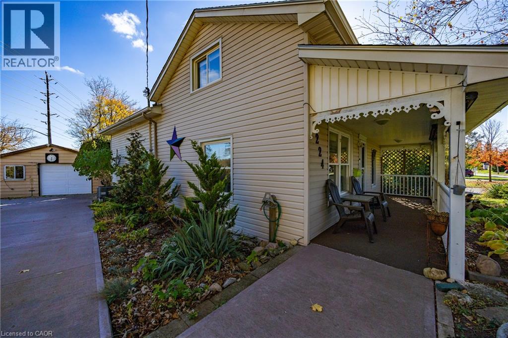 224 King Hiram Street, Ingersoll, Ontario  N5C 1L8 - Photo 3 - 40784615