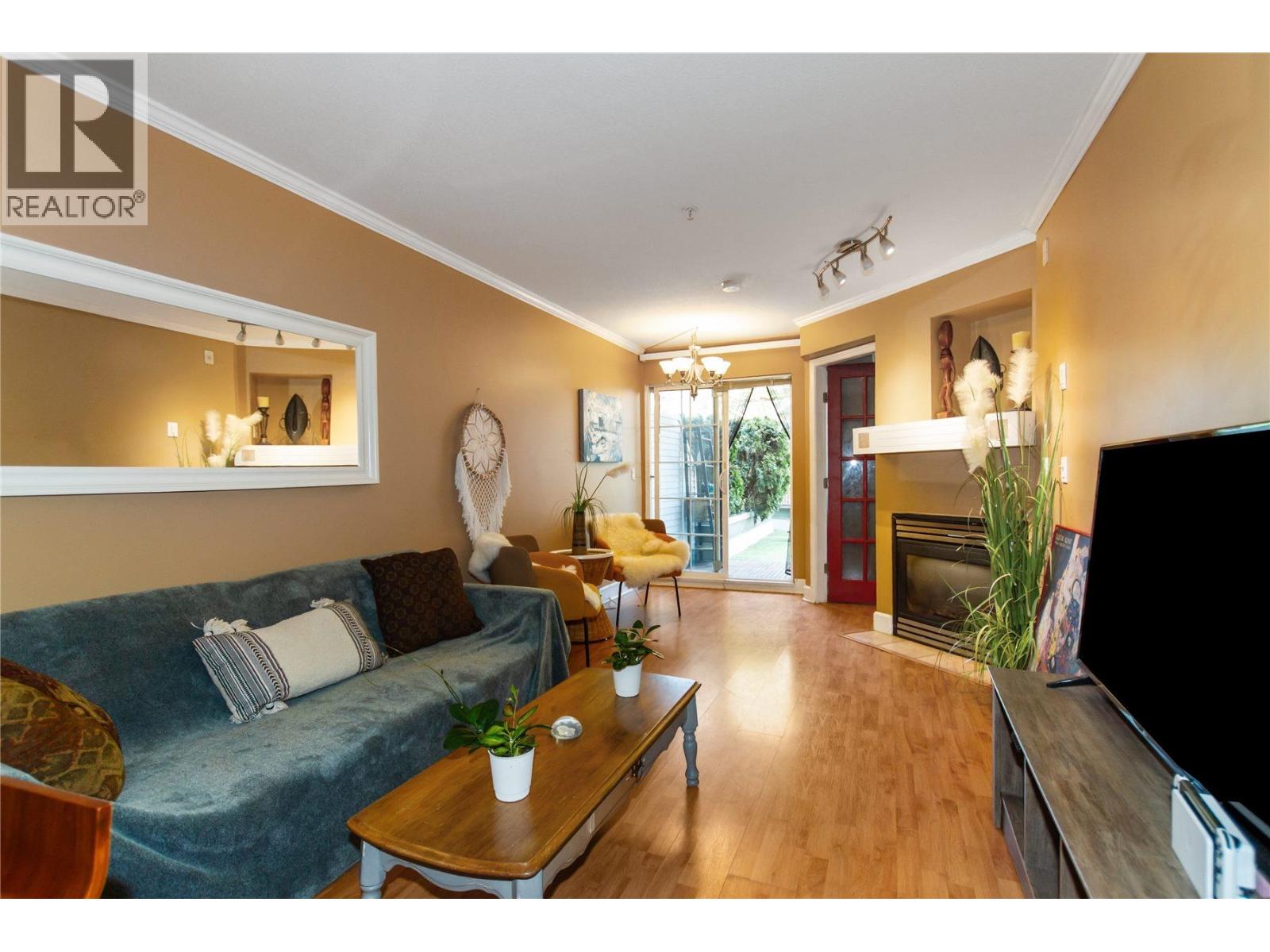 210 1989 Dunbar Street, Vancouver, British Columbia  V6R 4R5 - Photo 2 - R3031272