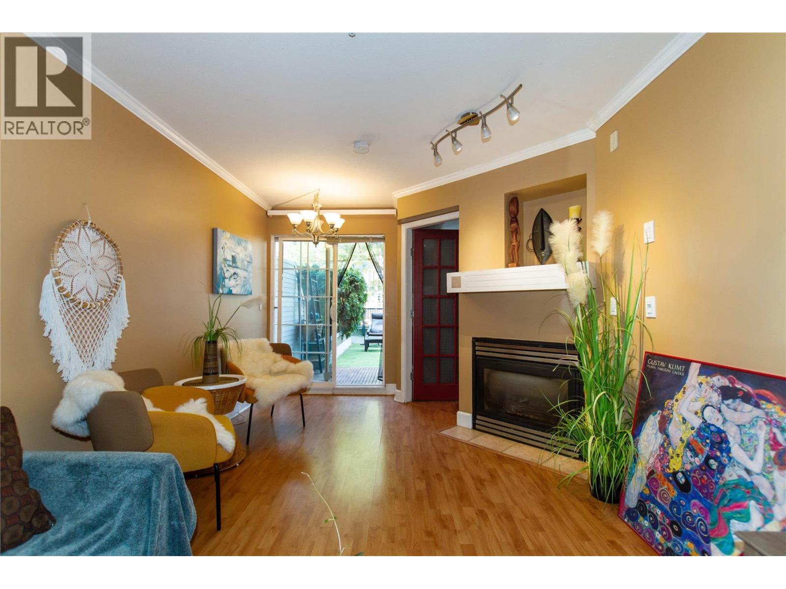 210 1989 Dunbar Street, Vancouver, British Columbia  V6R 4R5 - Photo 3 - R3031272