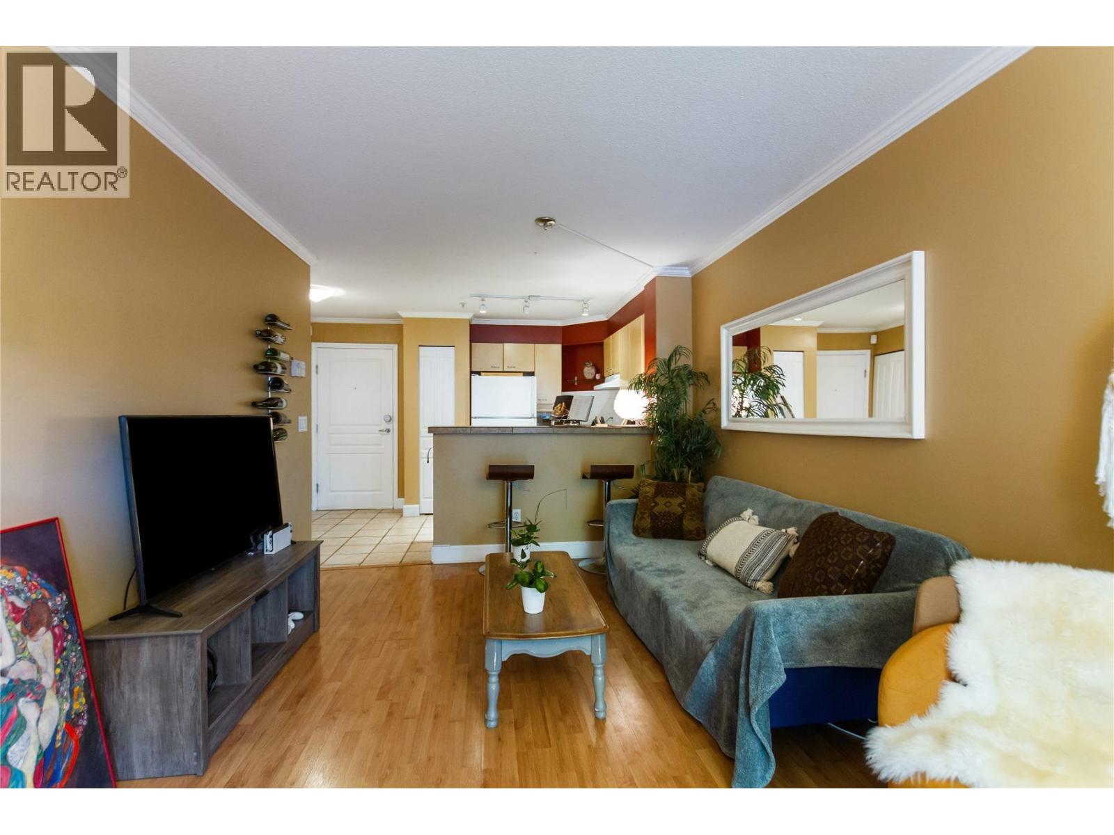 210 1989 Dunbar Street, Vancouver, British Columbia  V6R 4R5 - Photo 5 - R3031272