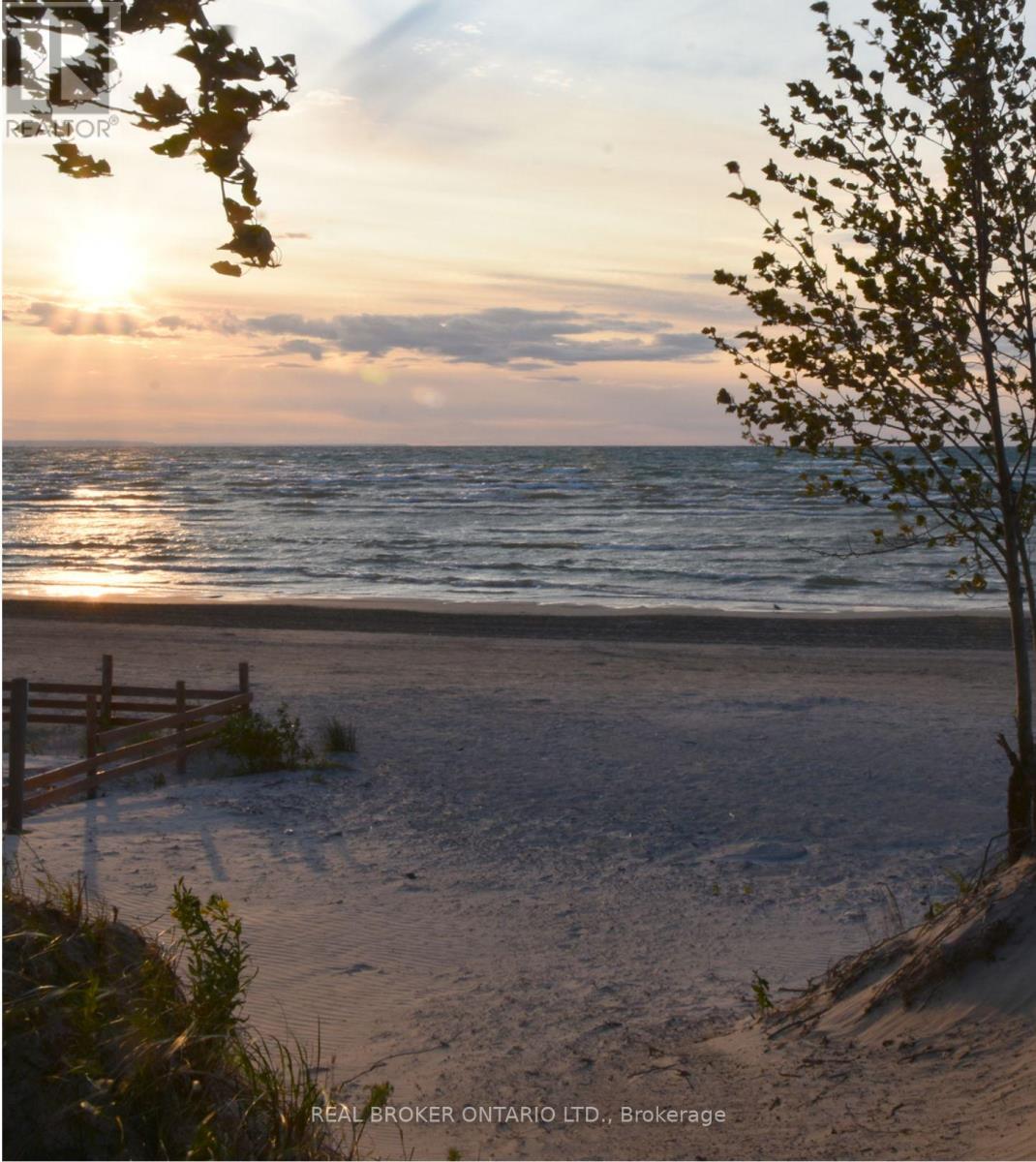 38 Pleasant Bay Lane, Wasaga Beach, Ontario  L9Z 0S4 - Photo 7 - S12495140