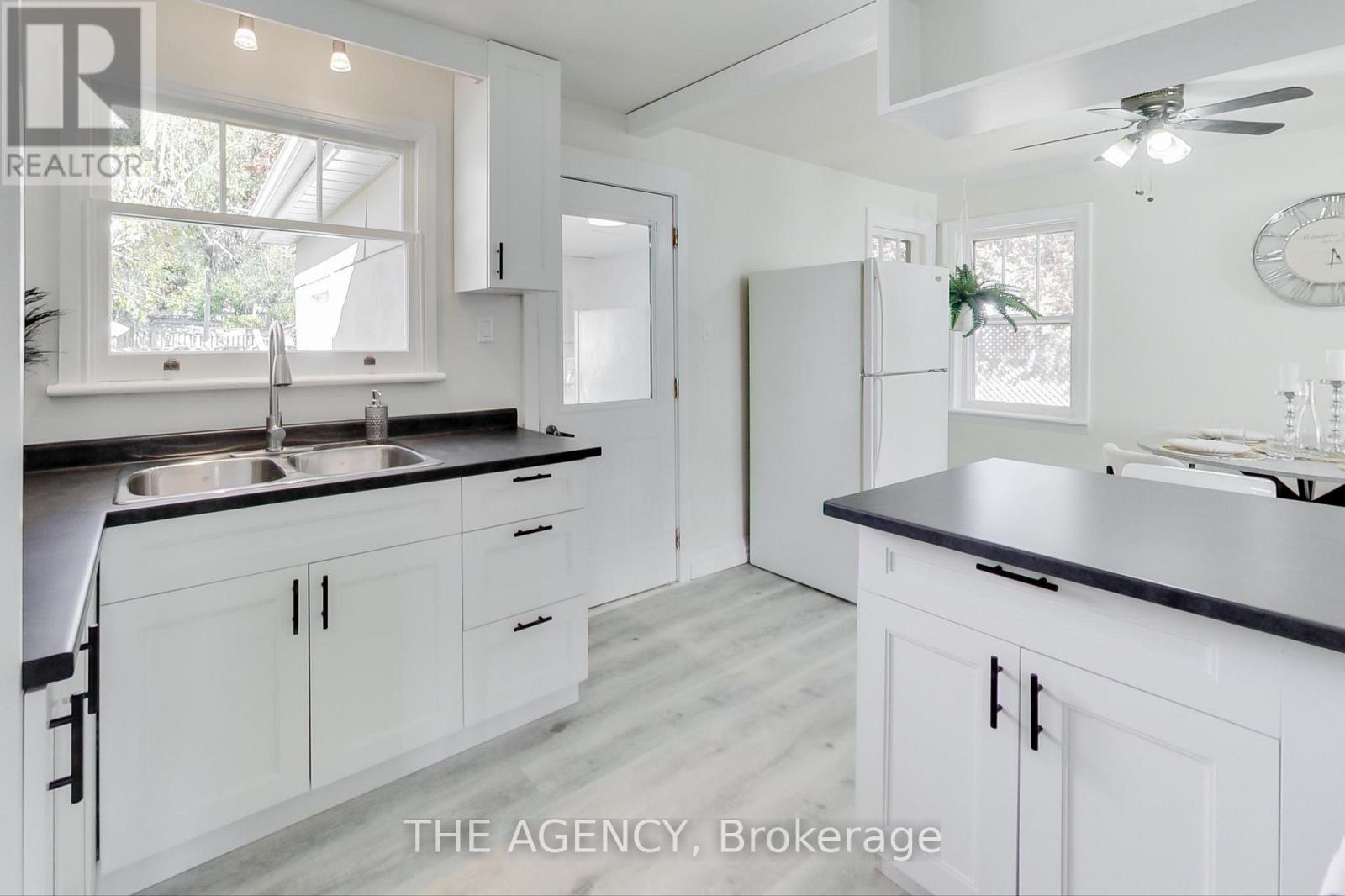 20 Rose Avenue, Orillia, Ontario  L3V 2N5 - Photo 4 - S12495152