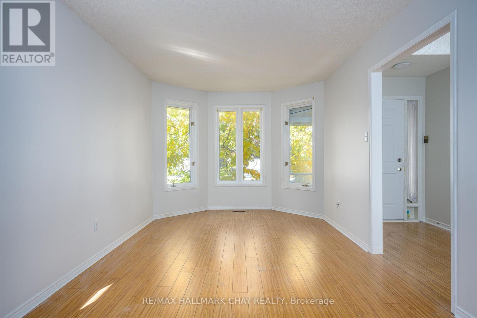 197 Livingstone Street W, Barrie (Sunnidale), Ontario  L4N 6Z9 - Photo 3 - S12495178