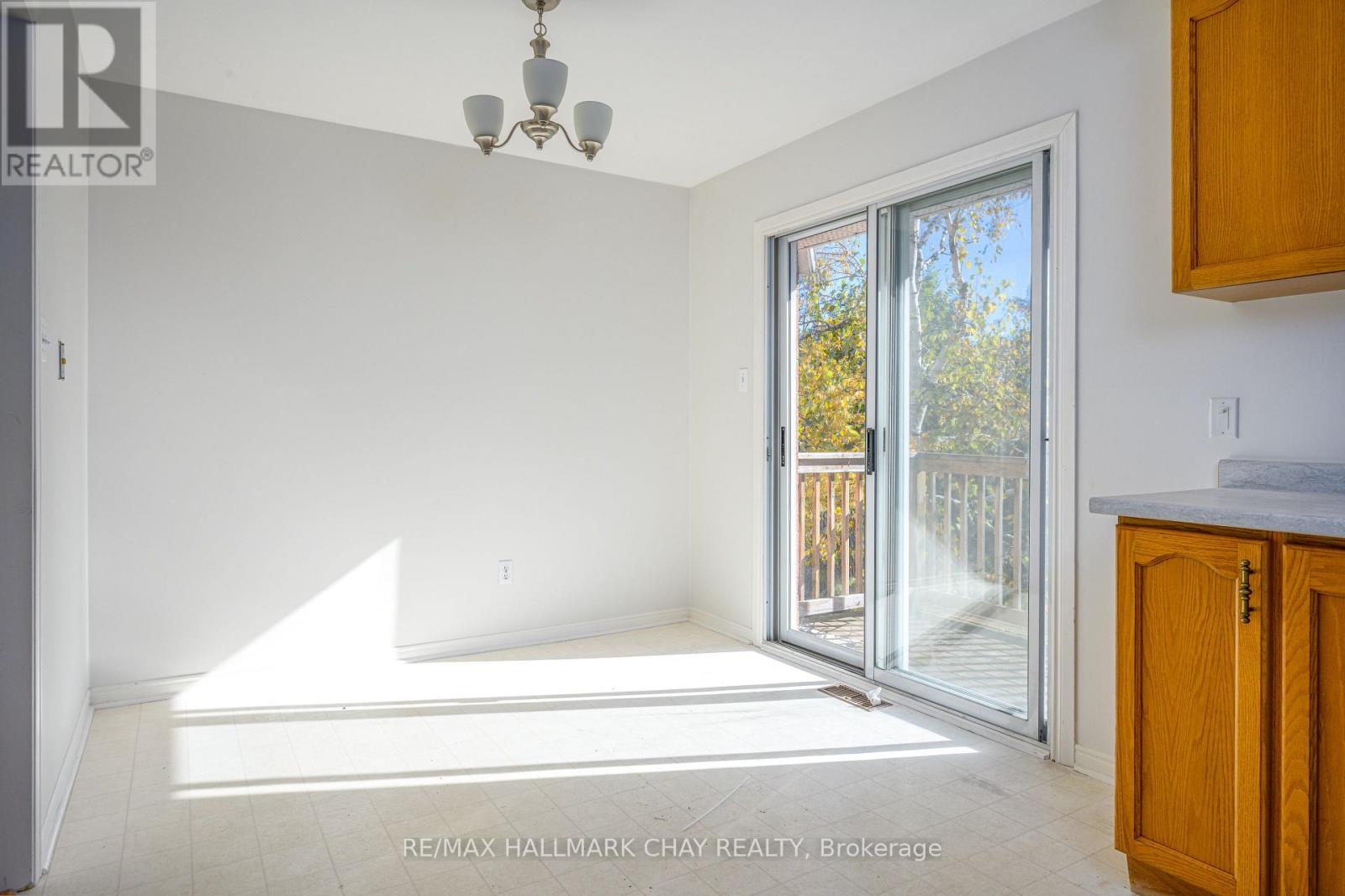 197 Livingstone Street W, Barrie (Sunnidale), Ontario  L4N 6Z9 - Photo 8 - S12495178