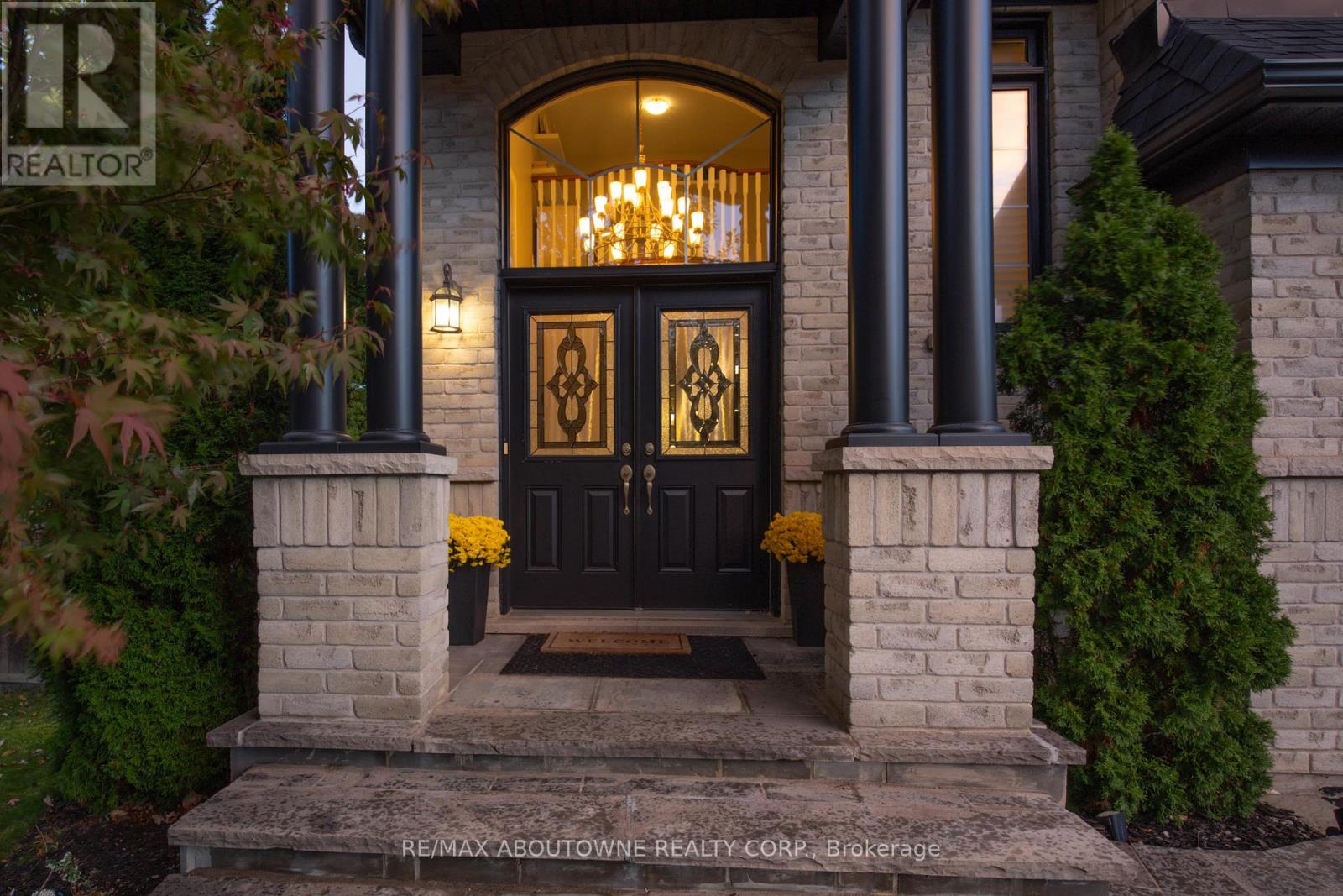 3262 Skipton Lane, Oakville, Ontario  L6M 0K2 - Photo 2 - W12494916