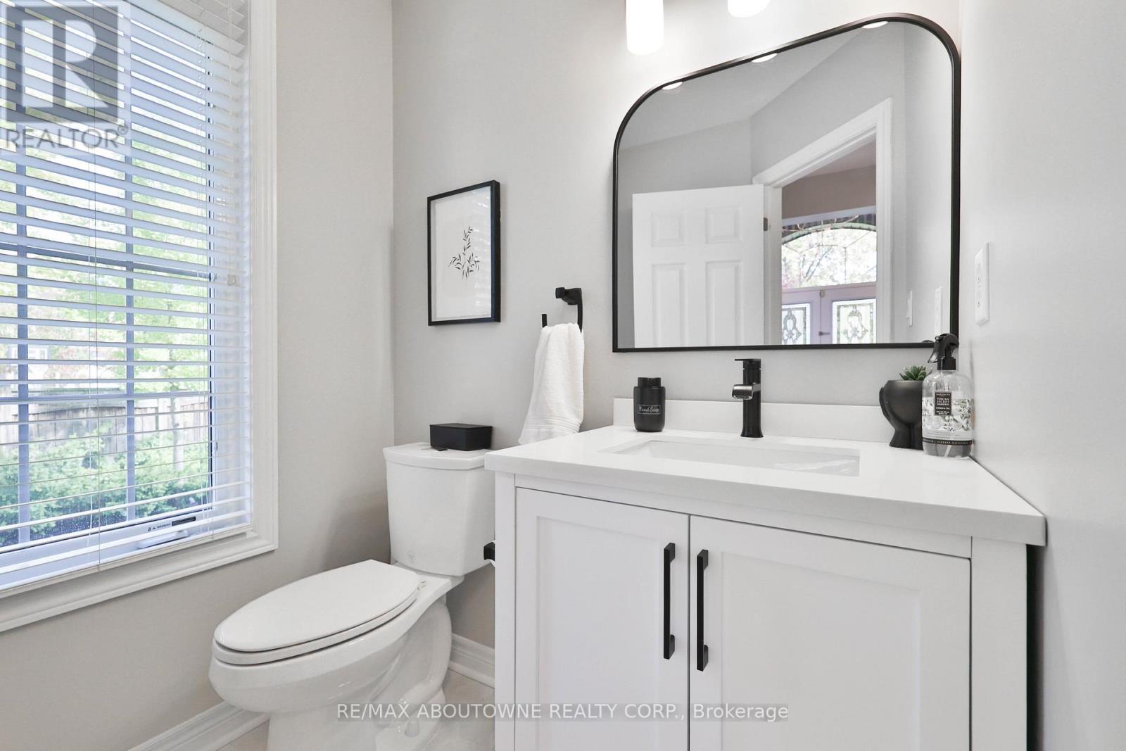 3262 Skipton Lane, Oakville, Ontario  L6M 0K2 - Photo 21 - W12494916