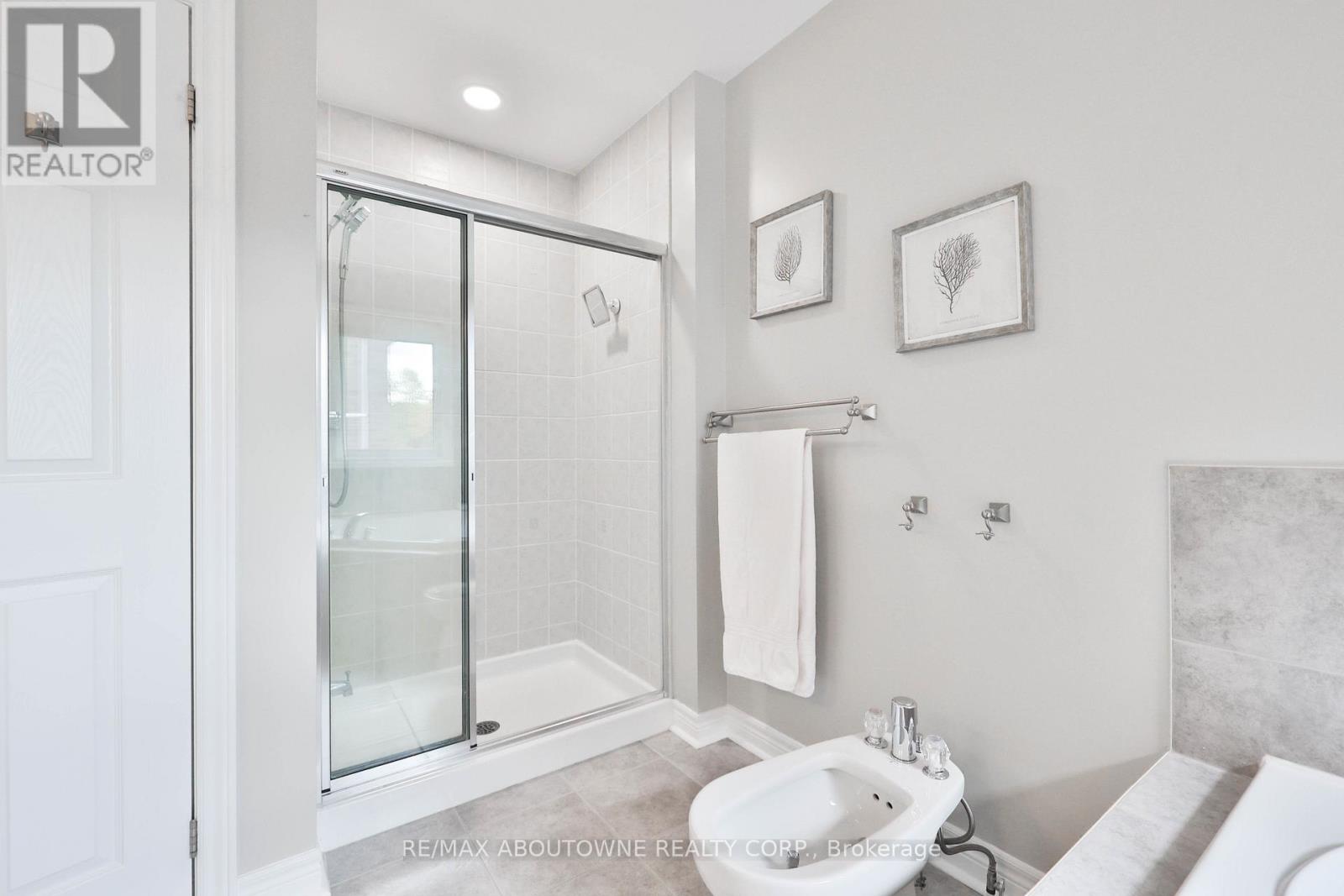 3262 Skipton Lane, Oakville, Ontario  L6M 0K2 - Photo 32 - W12494916