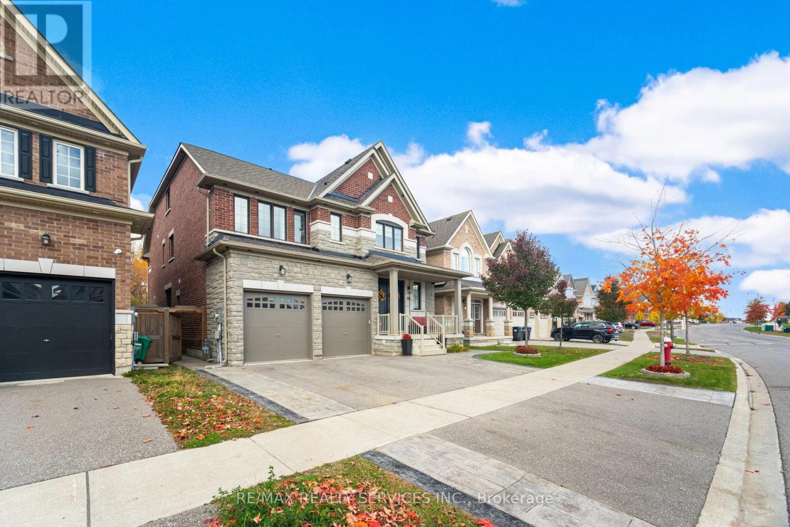 112 Newhouse Boulevard, Caledon, Ontario  L7C 4E1 - Photo 2 - W12494928