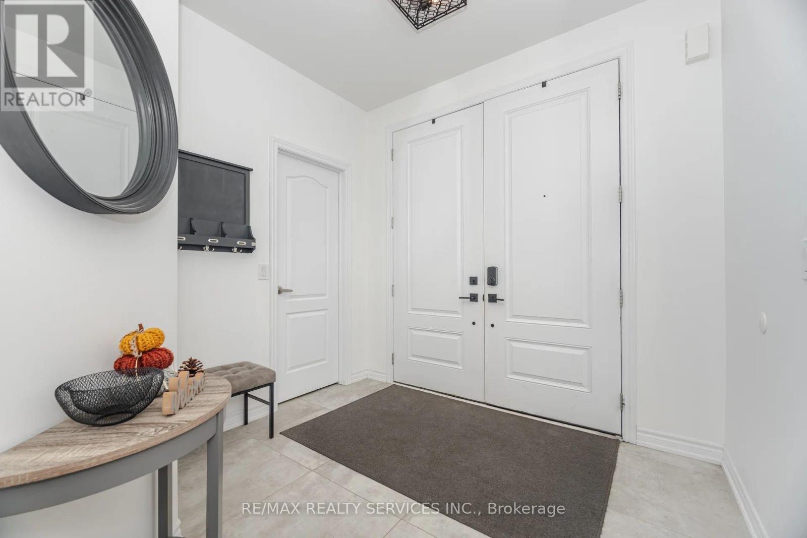 112 Newhouse Boulevard, Caledon, Ontario  L7C 4E1 - Photo 5 - W12494928