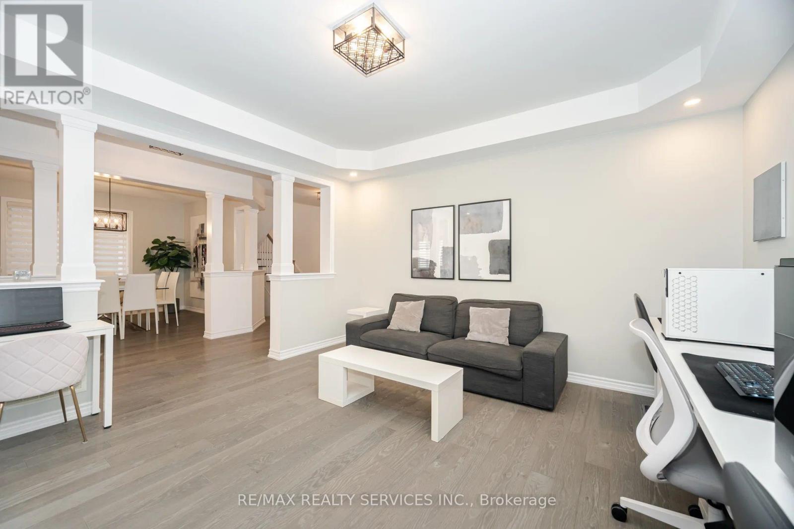 112 Newhouse Boulevard, Caledon, Ontario  L7C 4E1 - Photo 9 - W12494928