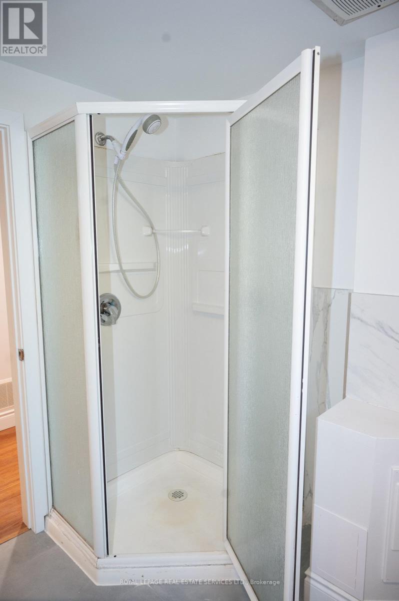 Lower - 35 Silverhill Drive, Toronto, Ontario  M9B 3W3 - Photo 17 - W12494930