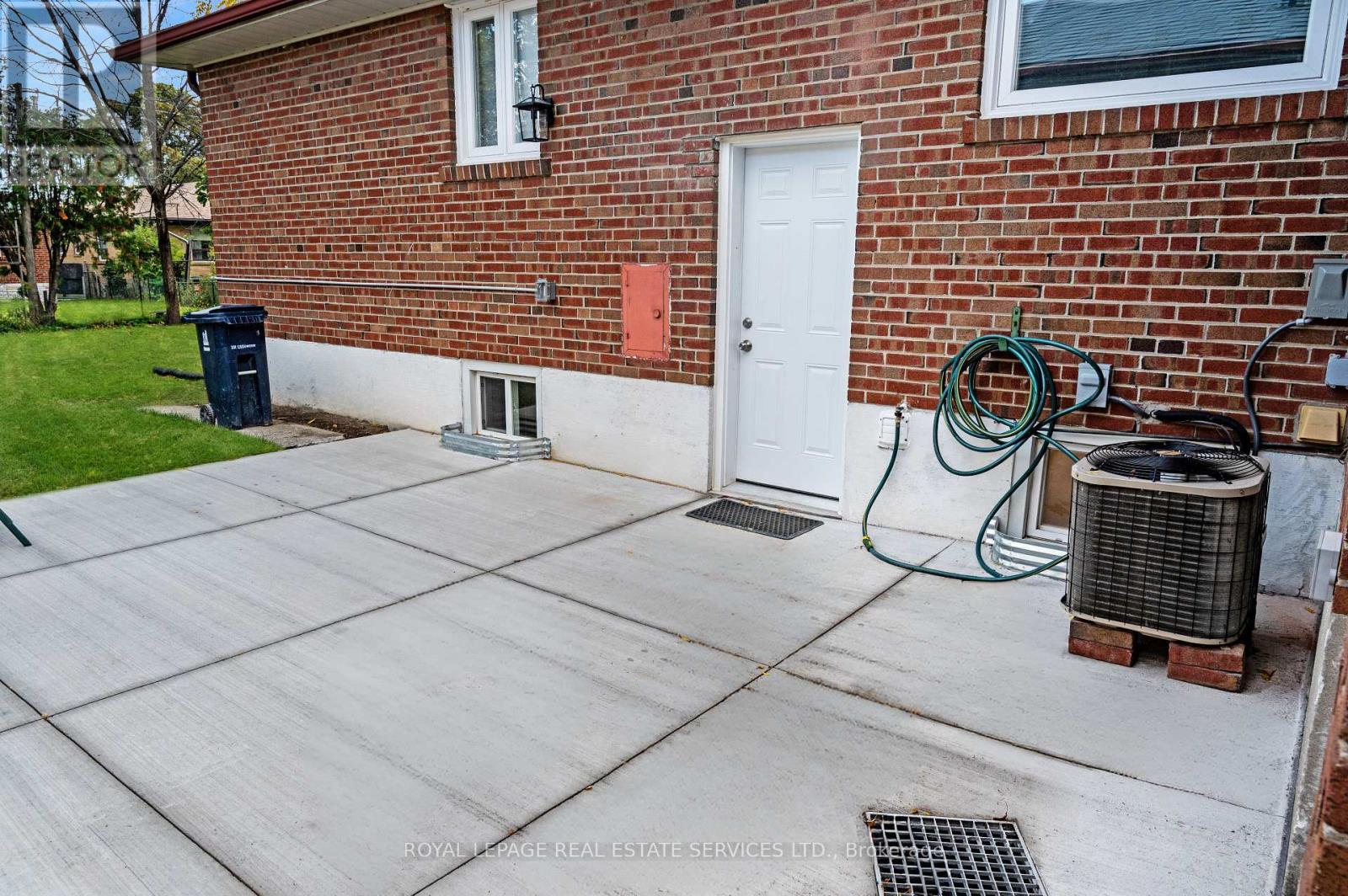 Lower - 35 Silverhill Drive, Toronto, Ontario  M9B 3W3 - Photo 22 - W12494930