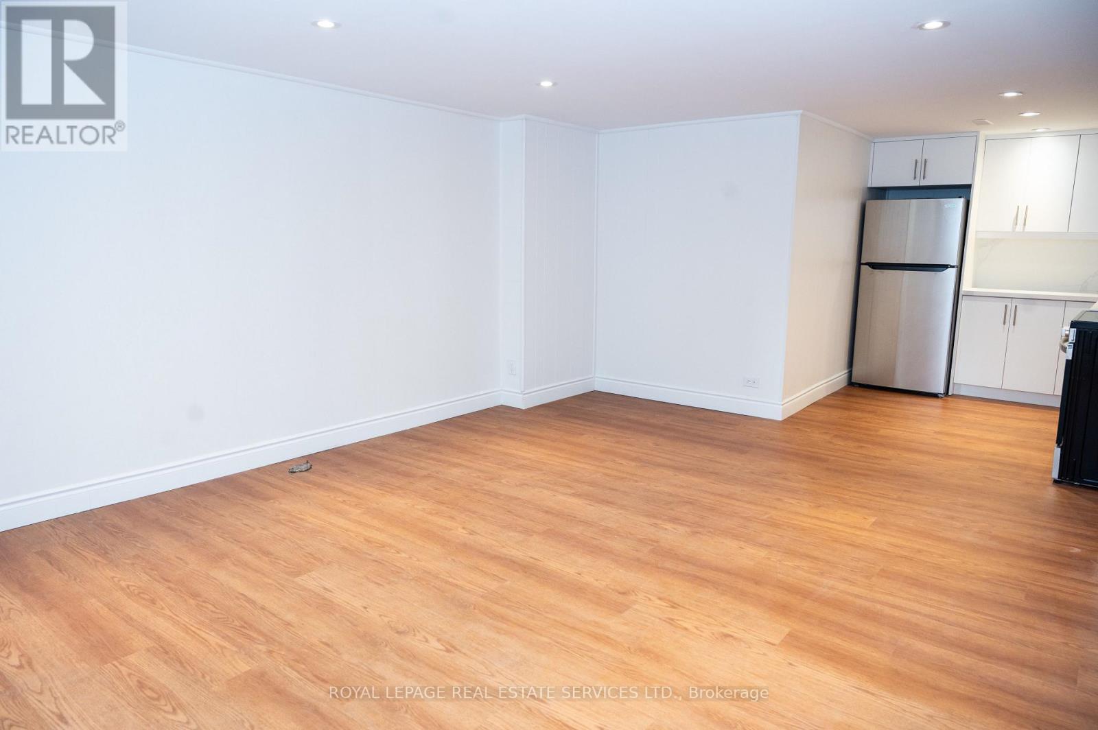 Lower - 35 Silverhill Drive, Toronto, Ontario  M9B 3W3 - Photo 7 - W12494930