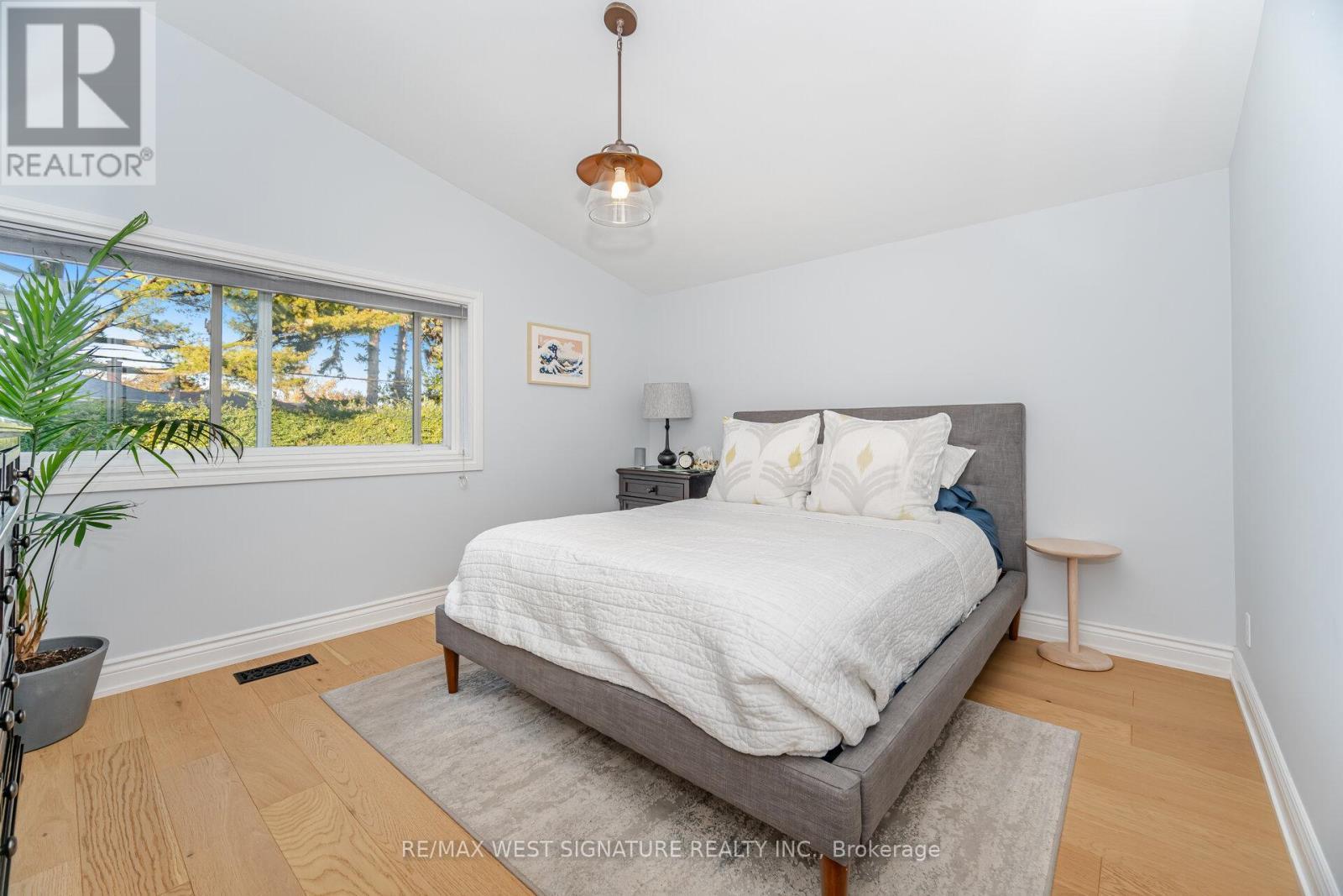 45 Henley Crescent, Toronto (Rexdale-Kipling), Ontario  M9W 2X1 - Photo 12 - W12494936