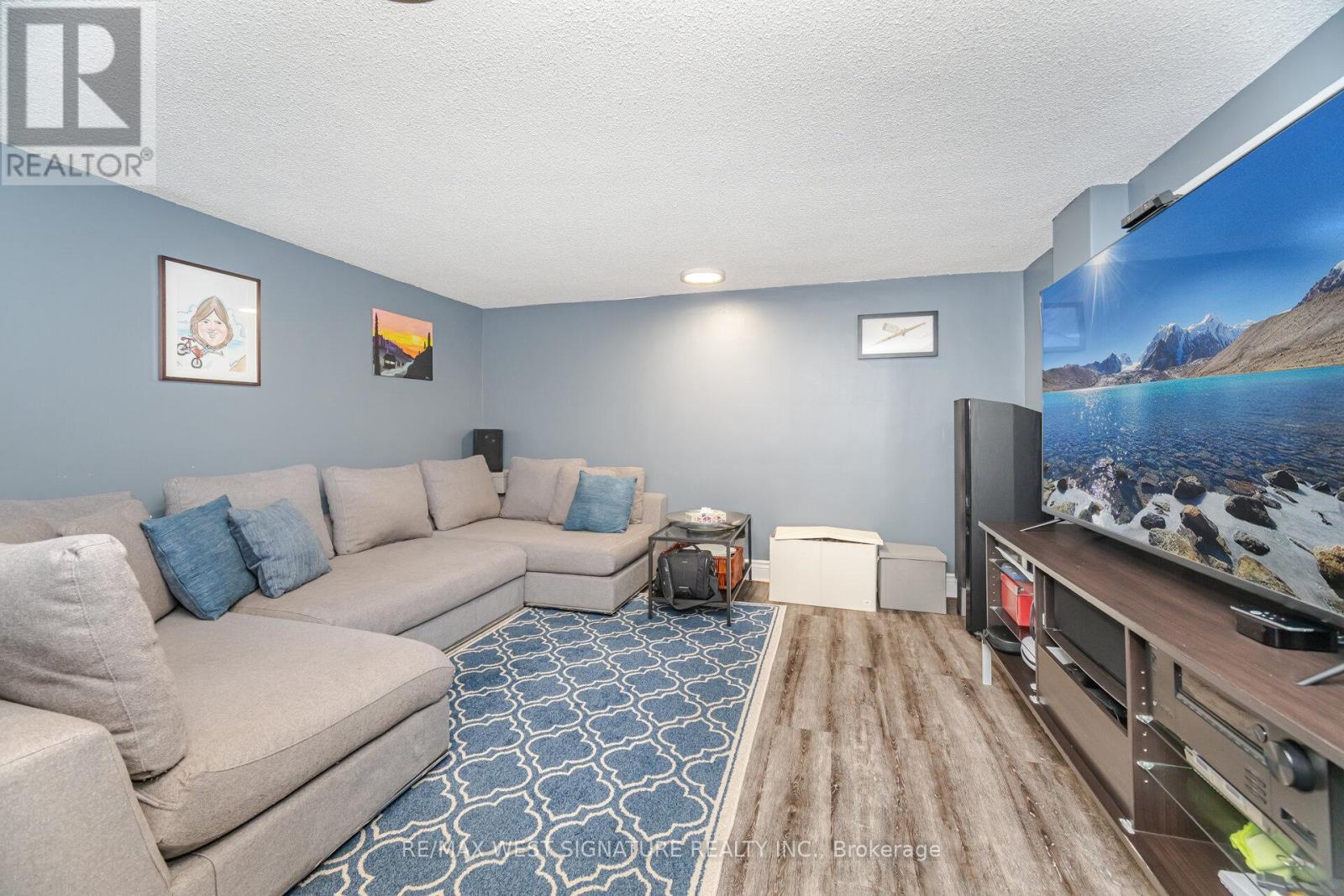 45 Henley Crescent, Toronto (Rexdale-Kipling), Ontario  M9W 2X1 - Photo 19 - W12494936