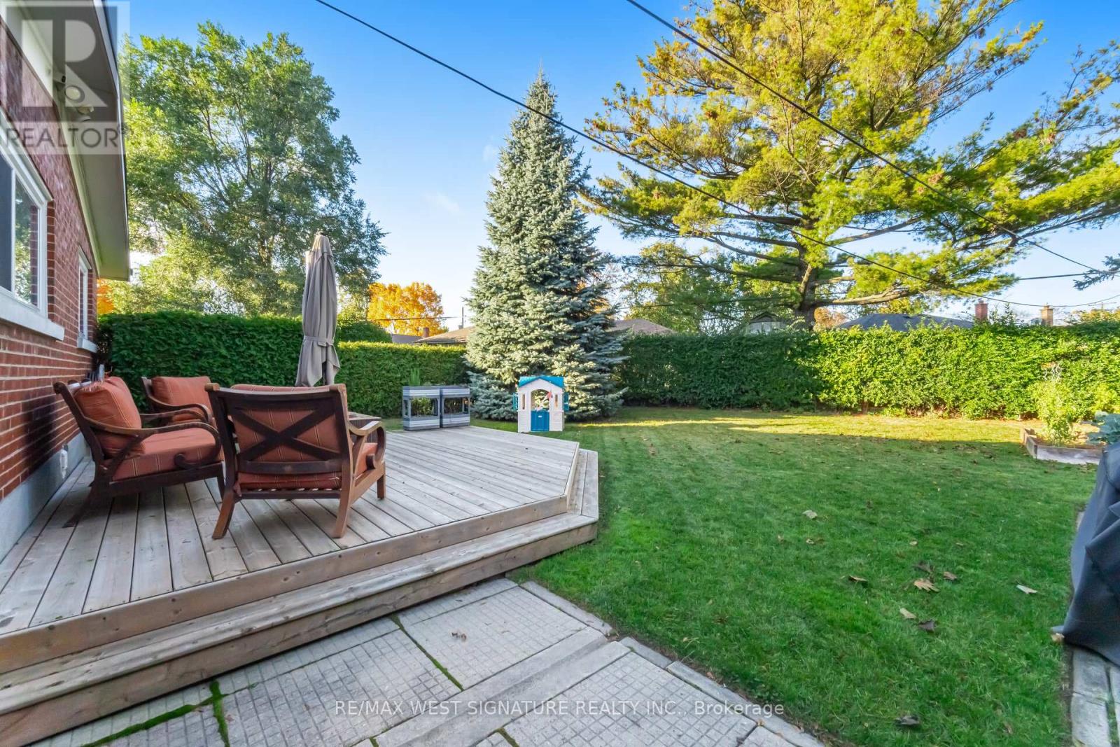 45 Henley Crescent, Toronto (Rexdale-Kipling), Ontario  M9W 2X1 - Photo 22 - W12494936