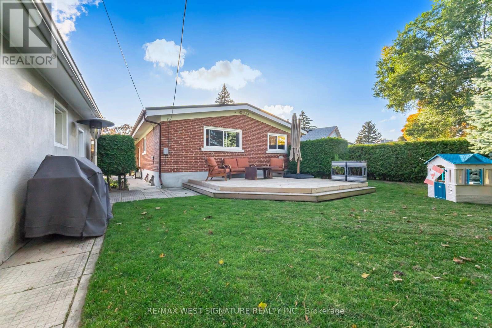 45 Henley Crescent, Toronto (Rexdale-Kipling), Ontario  M9W 2X1 - Photo 23 - W12494936