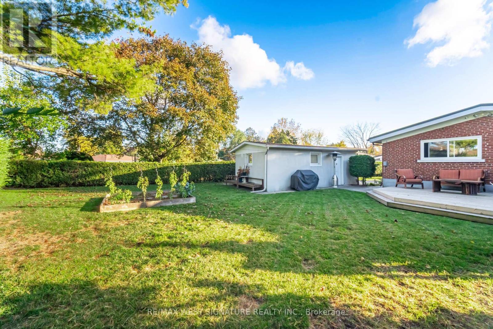 45 Henley Crescent, Toronto (Rexdale-Kipling), Ontario  M9W 2X1 - Photo 25 - W12494936