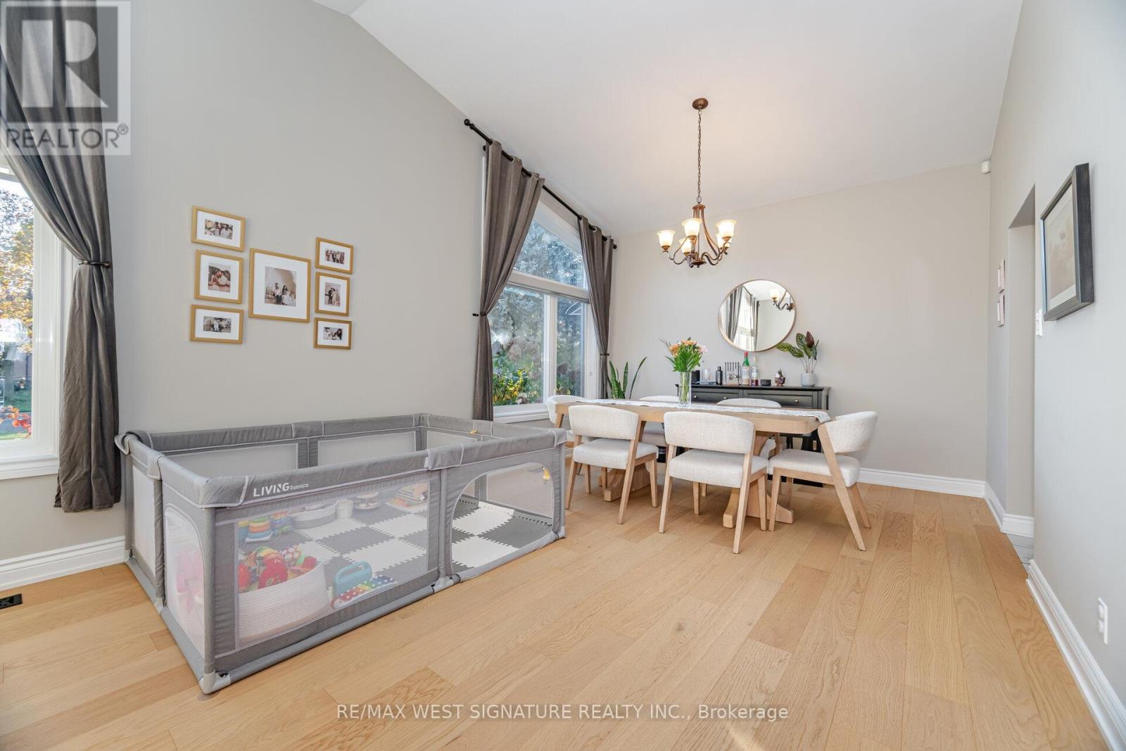 45 Henley Crescent, Toronto (Rexdale-Kipling), Ontario  M9W 2X1 - Photo 6 - W12494936