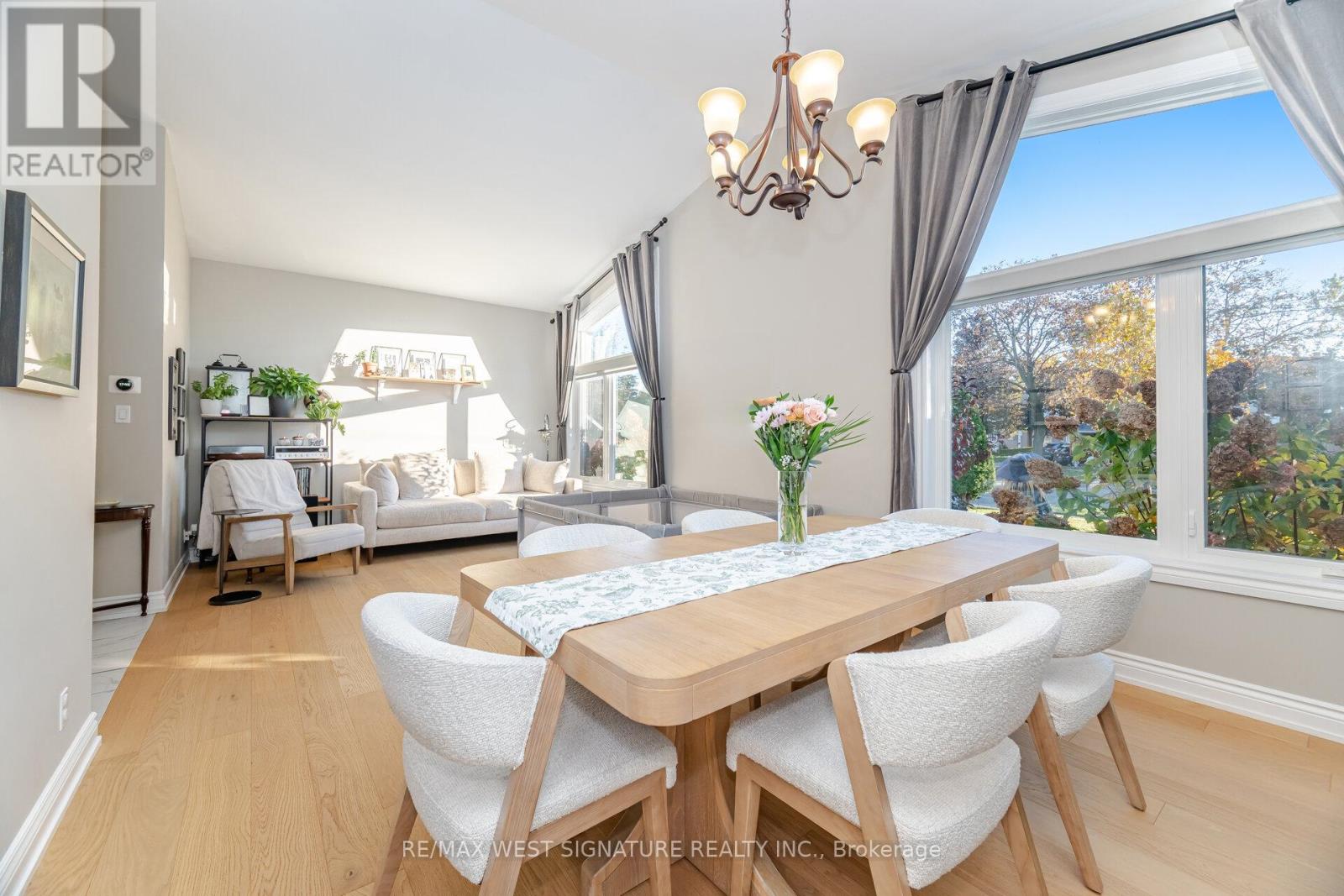 45 Henley Crescent, Toronto (Rexdale-Kipling), Ontario  M9W 2X1 - Photo 7 - W12494936