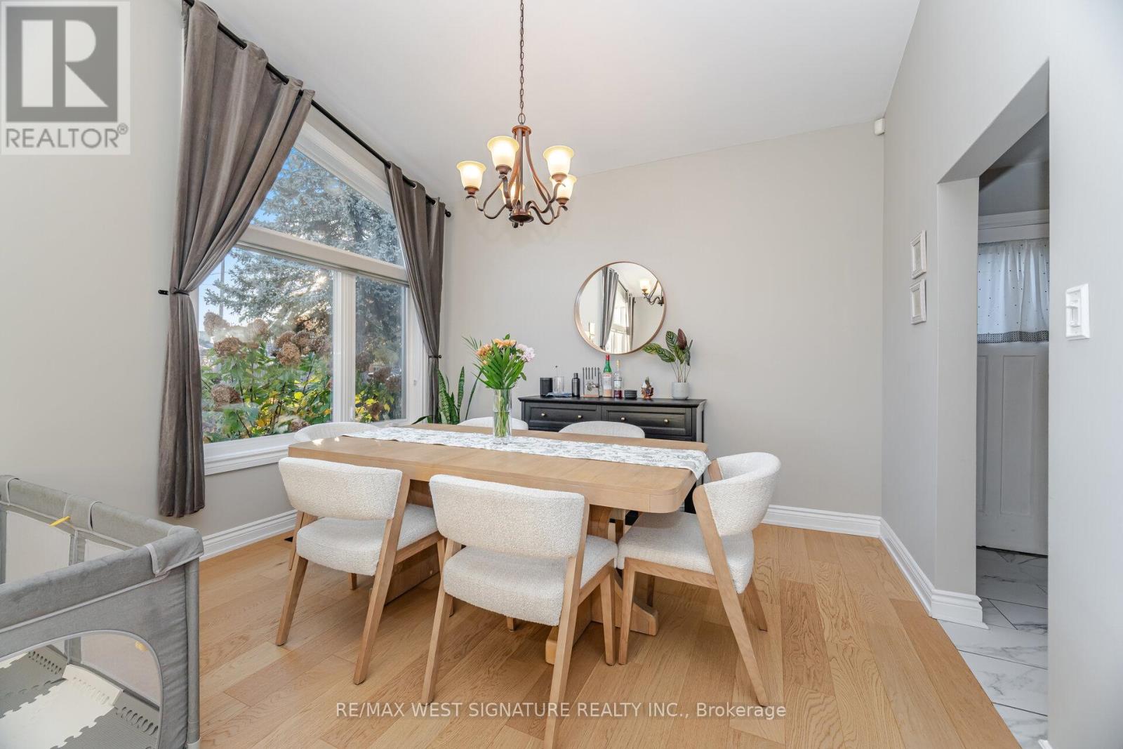 45 Henley Crescent, Toronto (Rexdale-Kipling), Ontario  M9W 2X1 - Photo 8 - W12494936