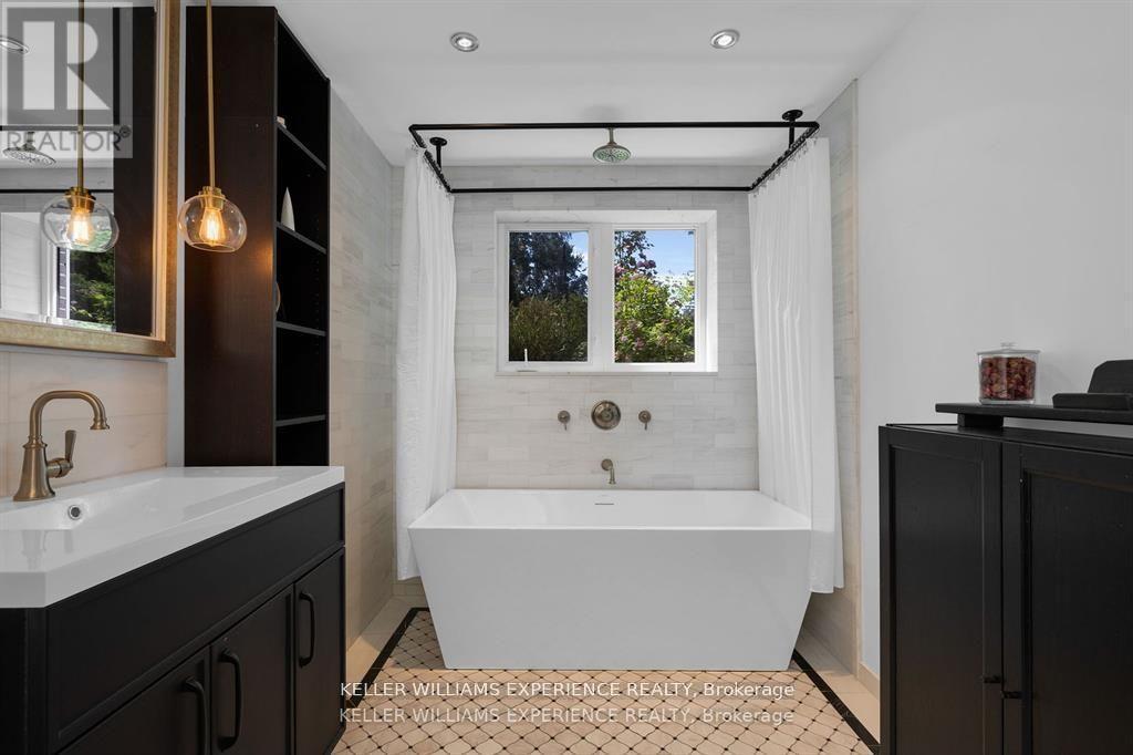 28 Larry Street, Caledon (Caledon East), Ontario  L7C 1K8 - Photo 15 - W12494996