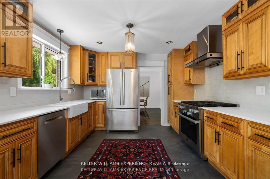 28 Larry Street, Caledon (Caledon East), Ontario  L7C 1K8 - Photo 4 - W12494996