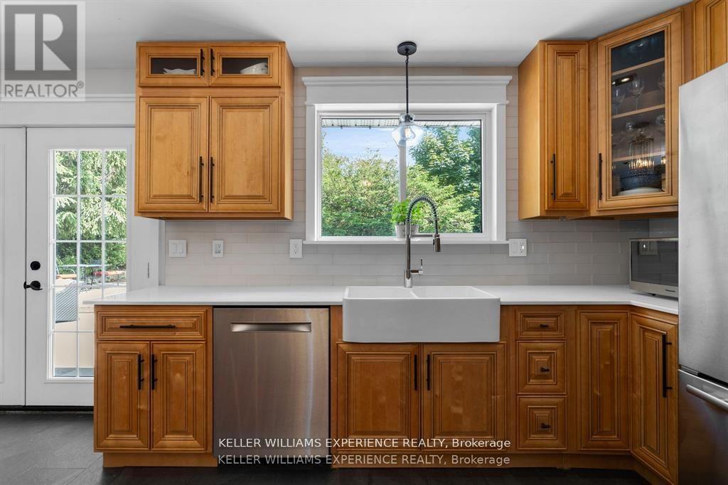 28 Larry Street, Caledon (Caledon East), Ontario  L7C 1K8 - Photo 5 - W12494996