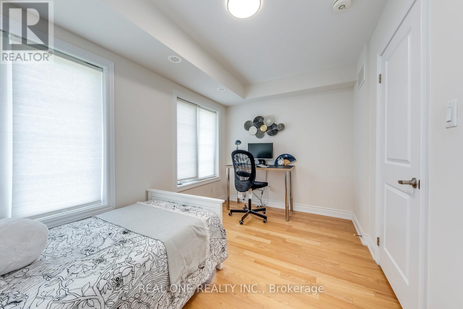 69 Edward Horton Crescent, Toronto, Ontario  M8Z 0E7 - Photo 25 - W12495018
