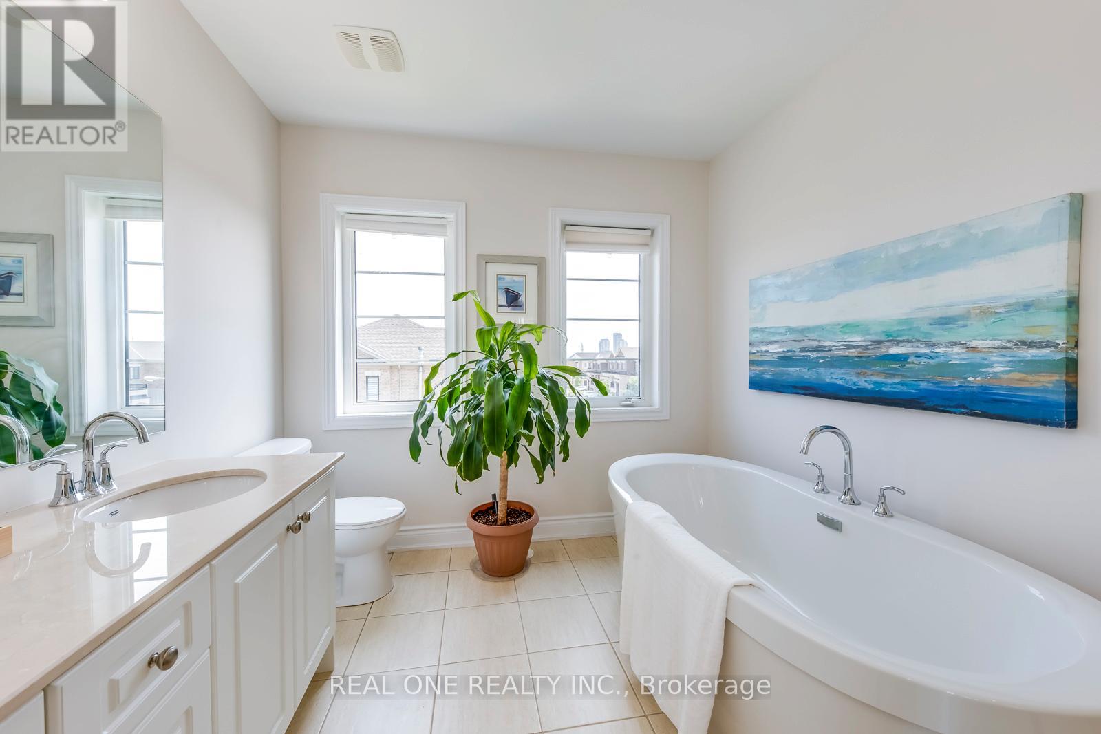 69 Edward Horton Crescent, Toronto, Ontario  M8Z 0E7 - Photo 33 - W12495018