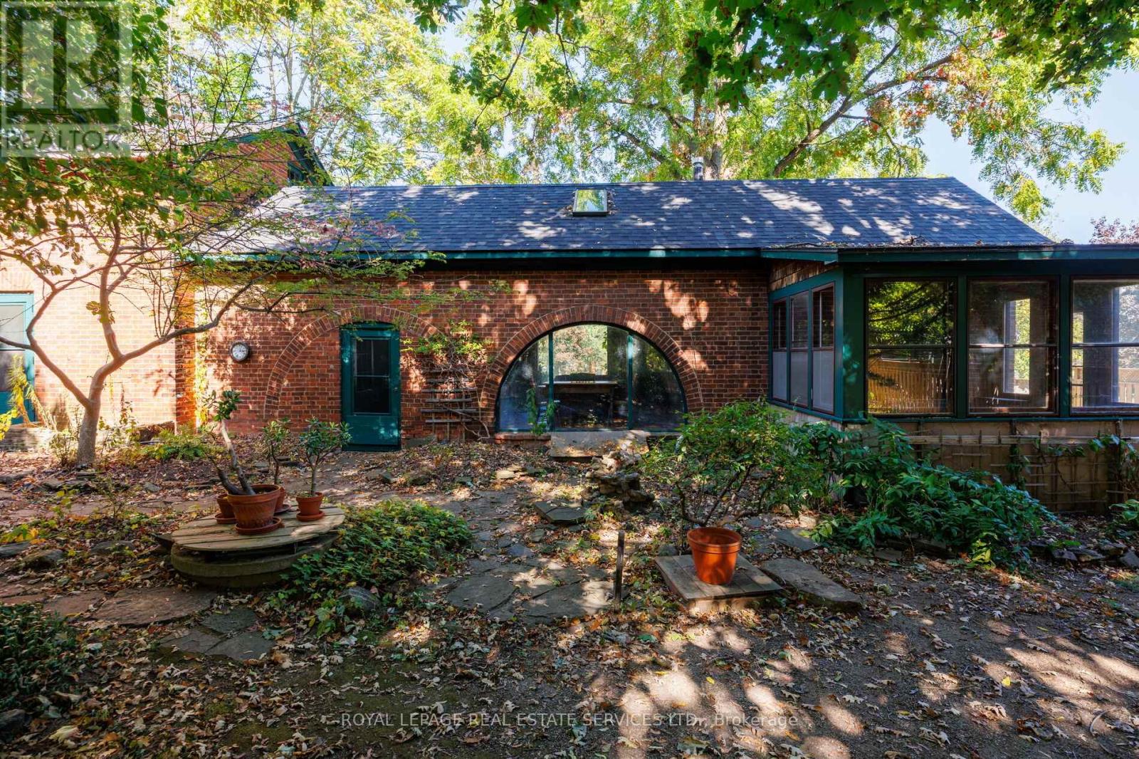 1506 Estes Crescent, Mississauga, Ontario  L5V 1M4 - Photo 2 - W12495032