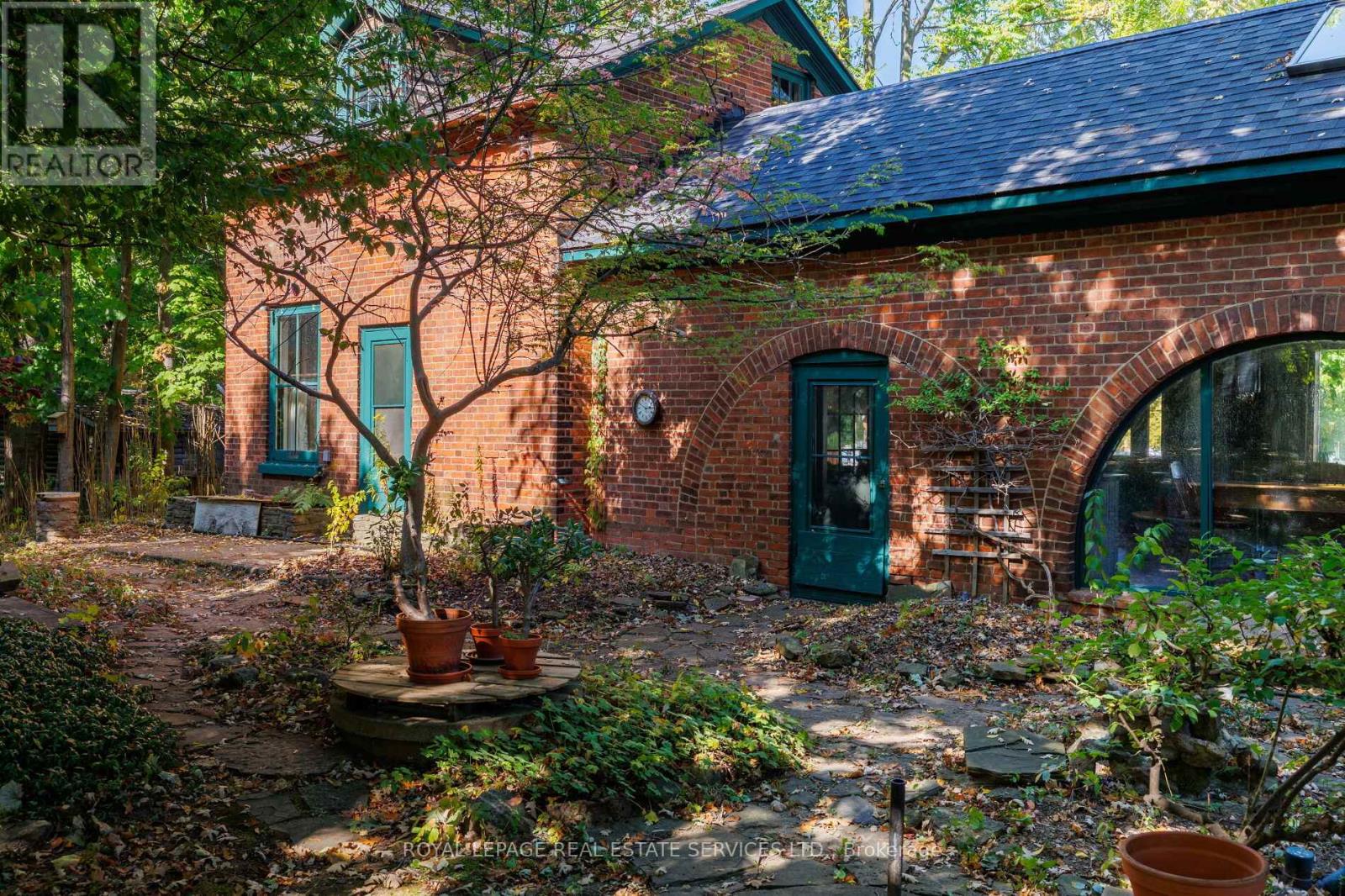 1506 Estes Crescent, Mississauga, Ontario  L5V 1M4 - Photo 3 - W12495032