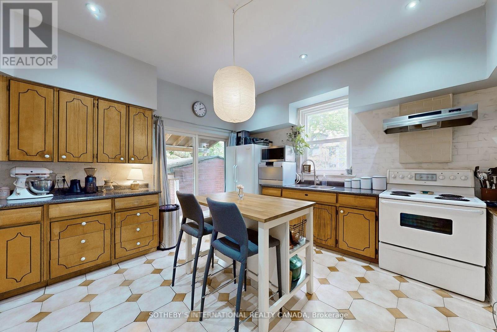 Main - 70 Brock Avenue, Toronto, Ontario  M6K 2L4 - Photo 14 - W12495058