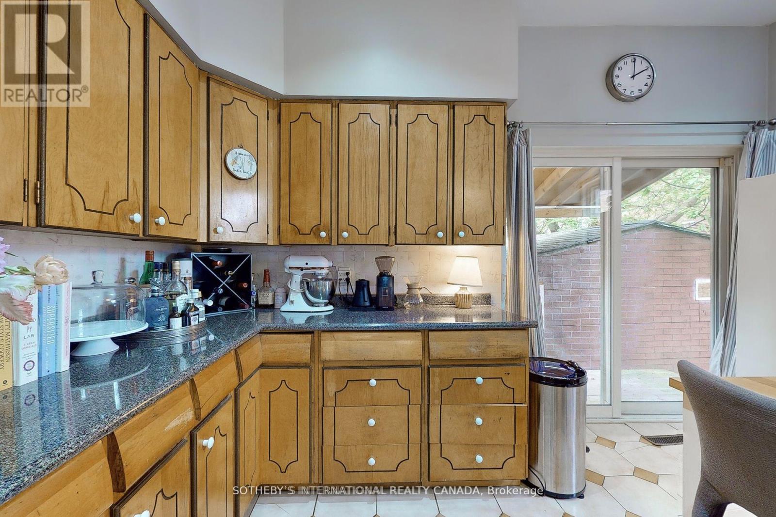 Main - 70 Brock Avenue, Toronto, Ontario  M6K 2L4 - Photo 15 - W12495058