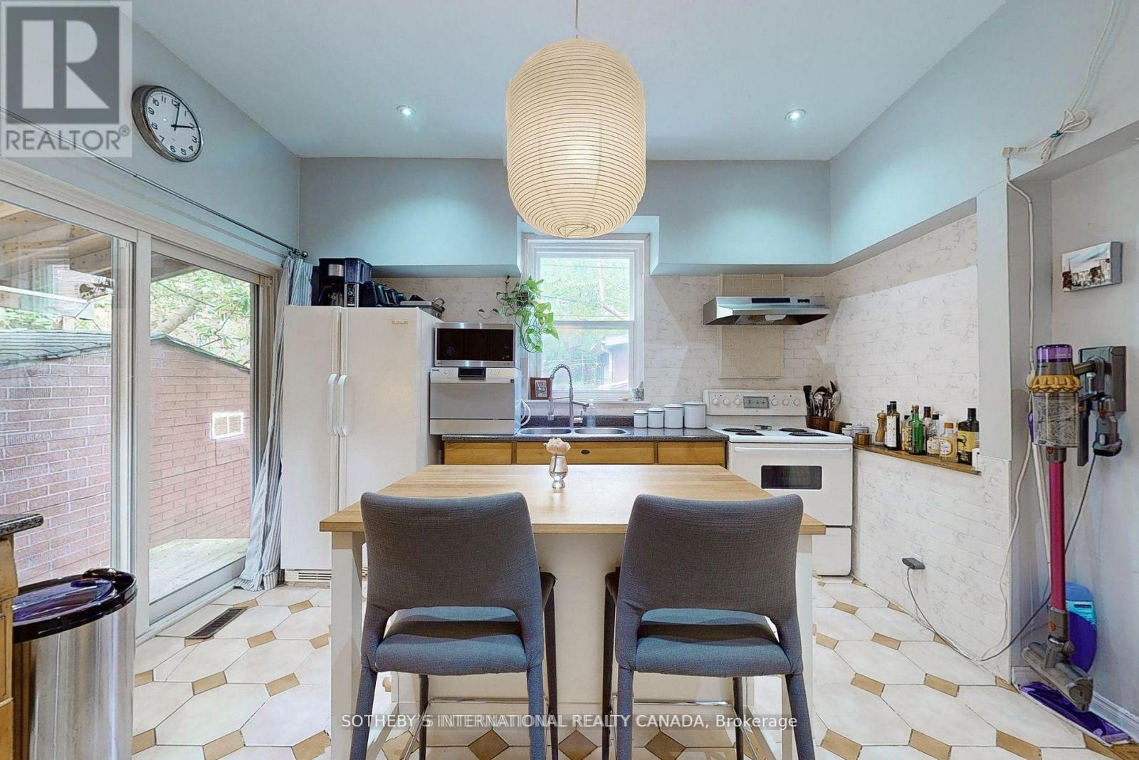 Main - 70 Brock Avenue, Toronto, Ontario  M6K 2L4 - Photo 16 - W12495058