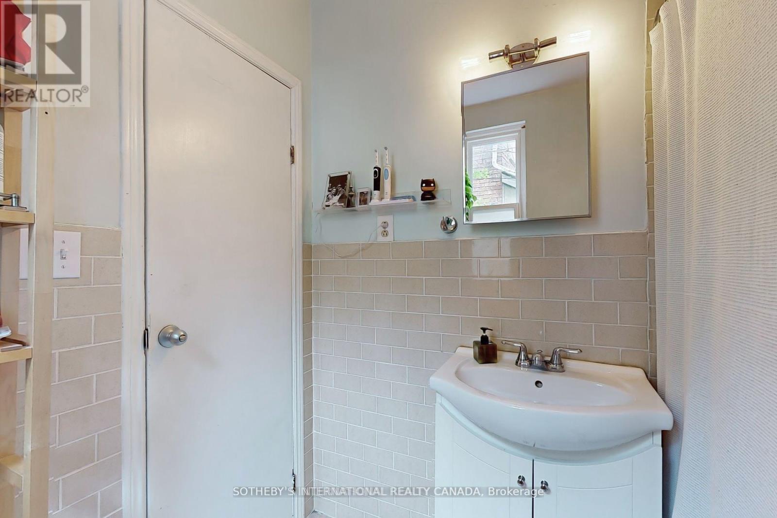 Main - 70 Brock Avenue, Toronto, Ontario  M6K 2L4 - Photo 29 - W12495058