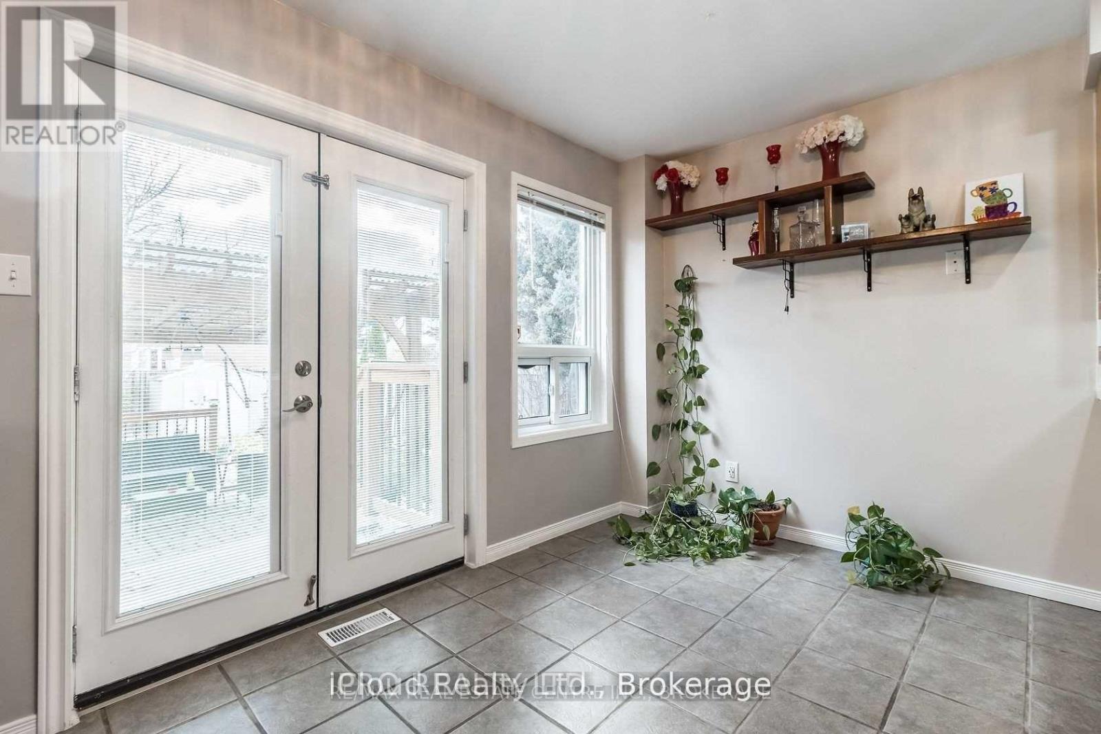 40 Muirland Crescent, Brampton, Ontario  L6X 4P4 - Photo 10 - W12495100