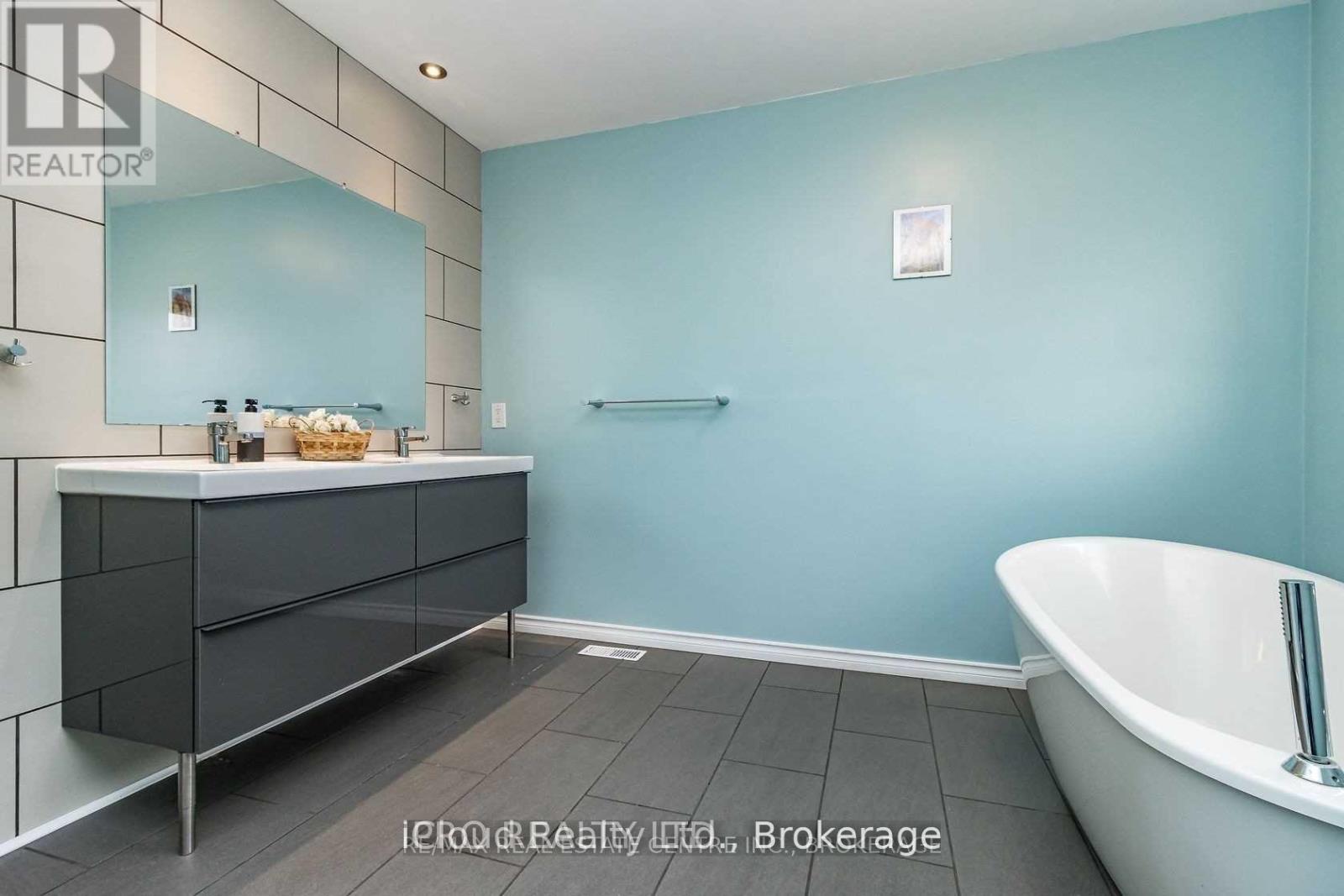 40 Muirland Crescent, Brampton, Ontario  L6X 4P4 - Photo 16 - W12495100