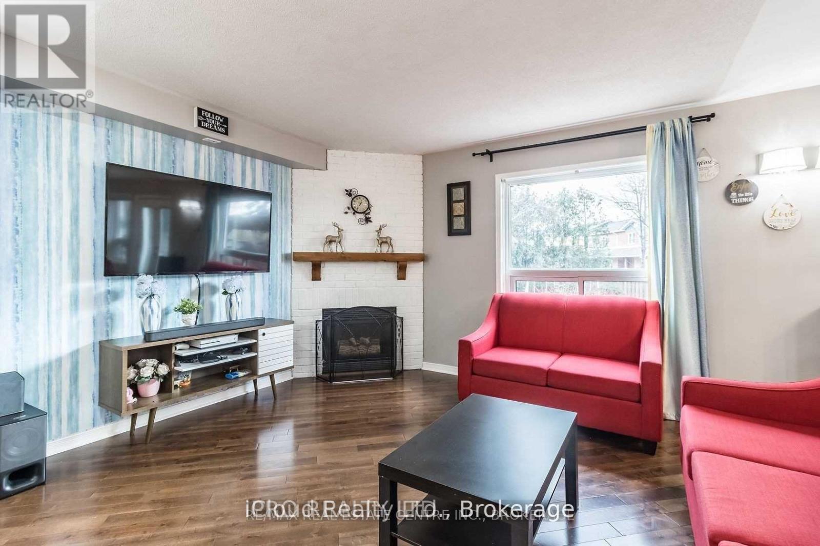 40 Muirland Crescent, Brampton, Ontario  L6X 4P4 - Photo 6 - W12495100