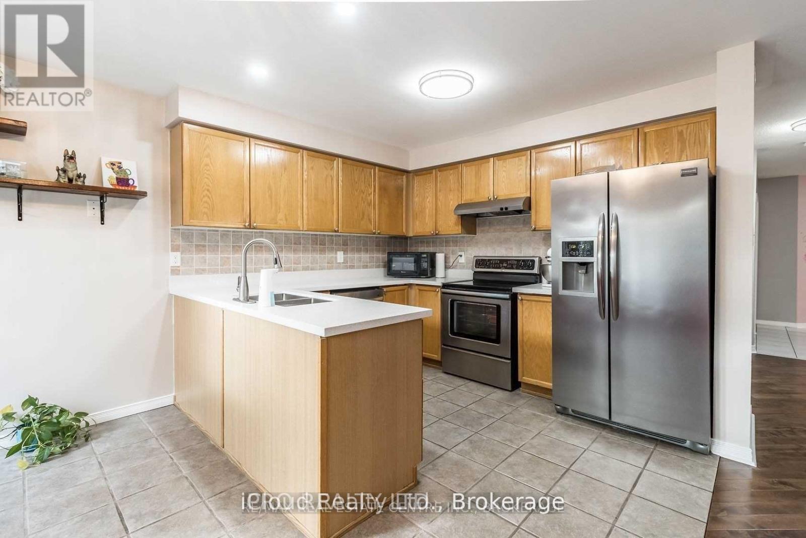 40 Muirland Crescent, Brampton, Ontario  L6X 4P4 - Photo 9 - W12495100