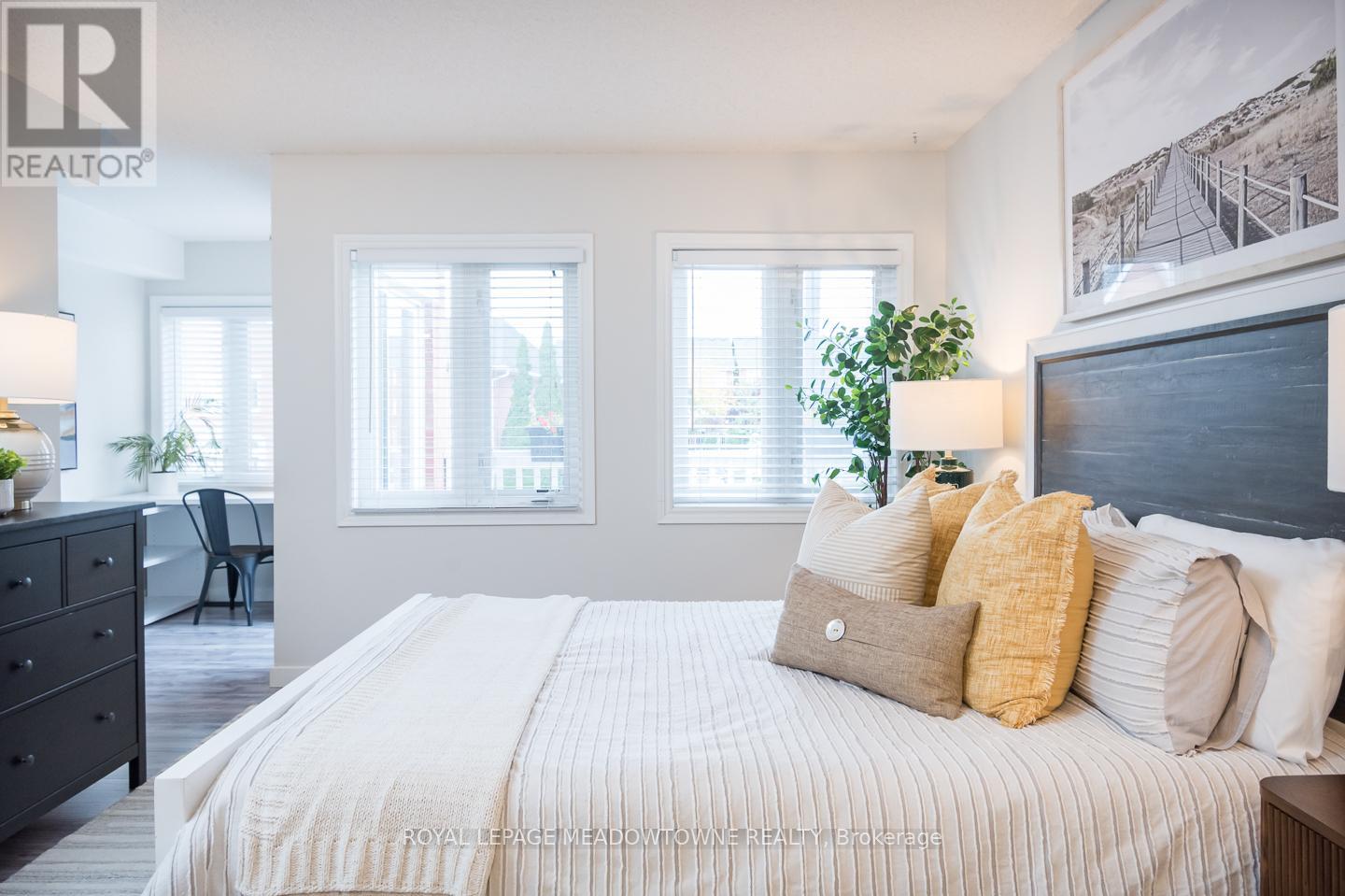 302 - 1701 Lampman Avenue, Burlington, Ontario  L7L 6R7 - Photo 16 - W12495102