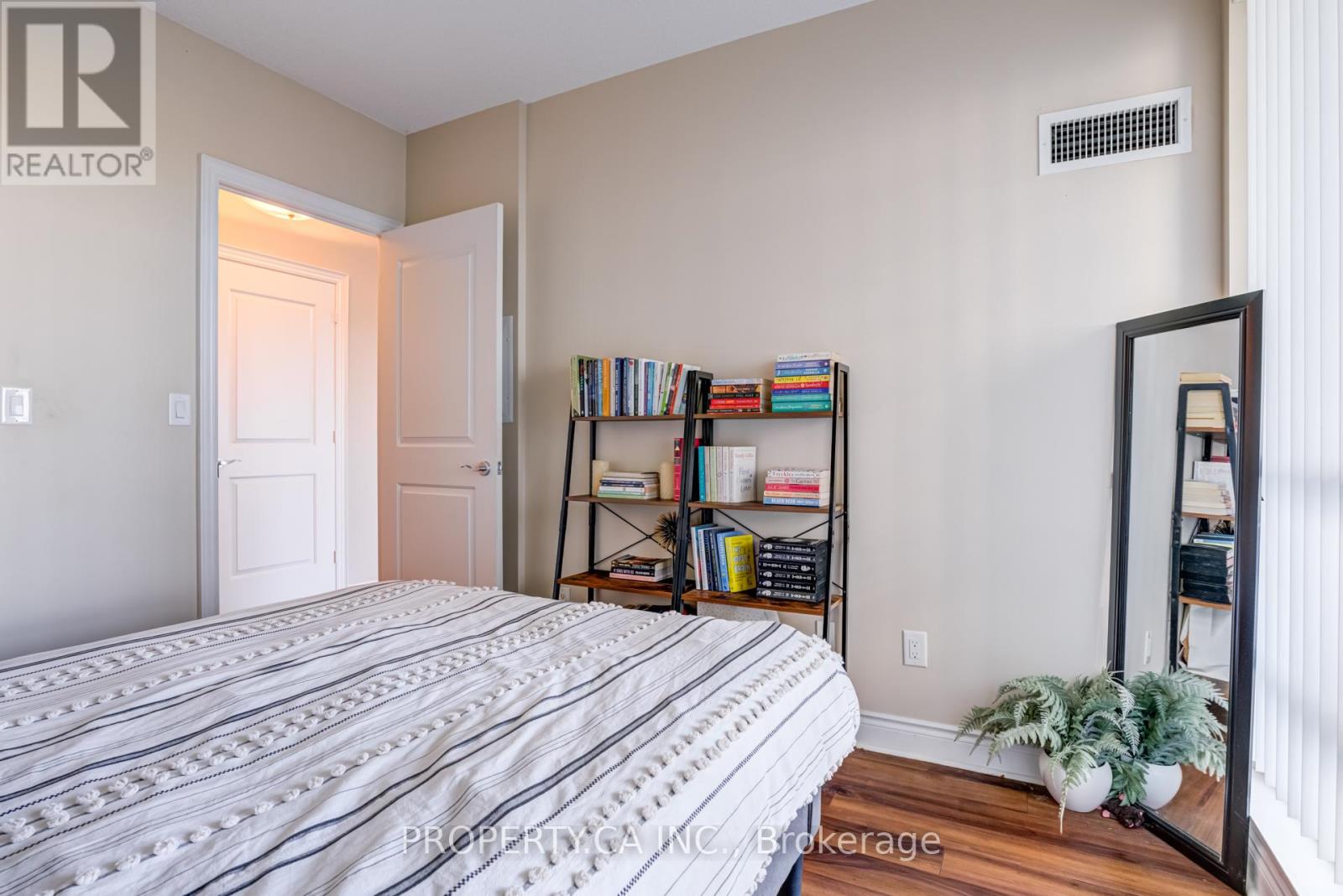 406 - 16 Brookers Lane, Toronto, Ontario  M8V 0A5 - Photo 16 - W12495124